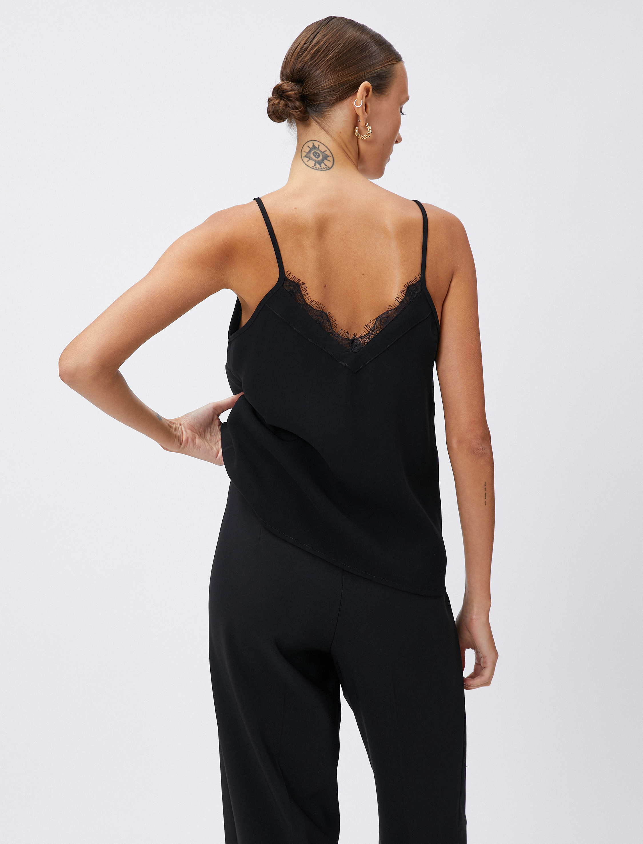   Dantel Detaylı Atlet V Yaka Askılı