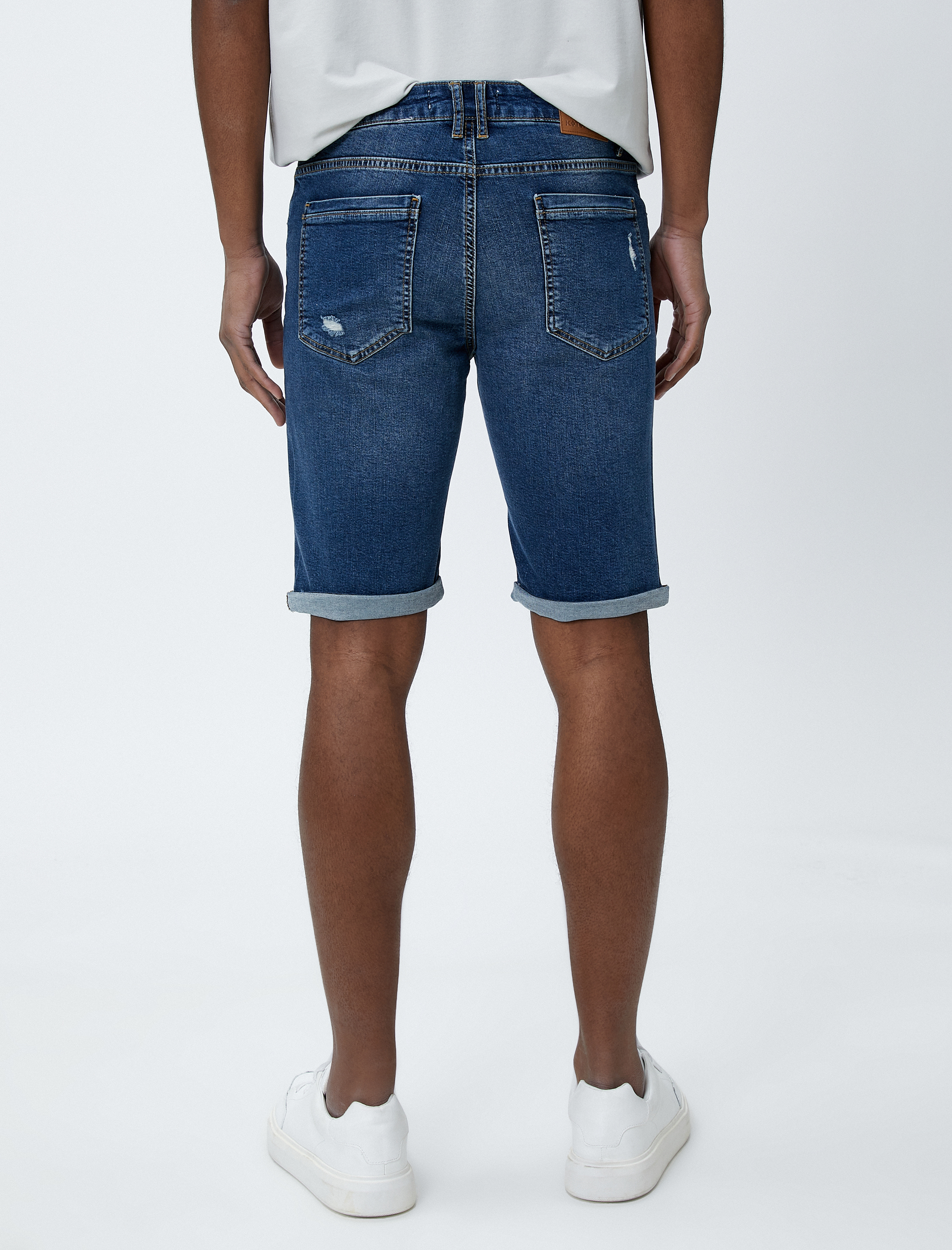   Yırtık Kot Şort Katlı Paça Detaylı Cepli Düğmeli