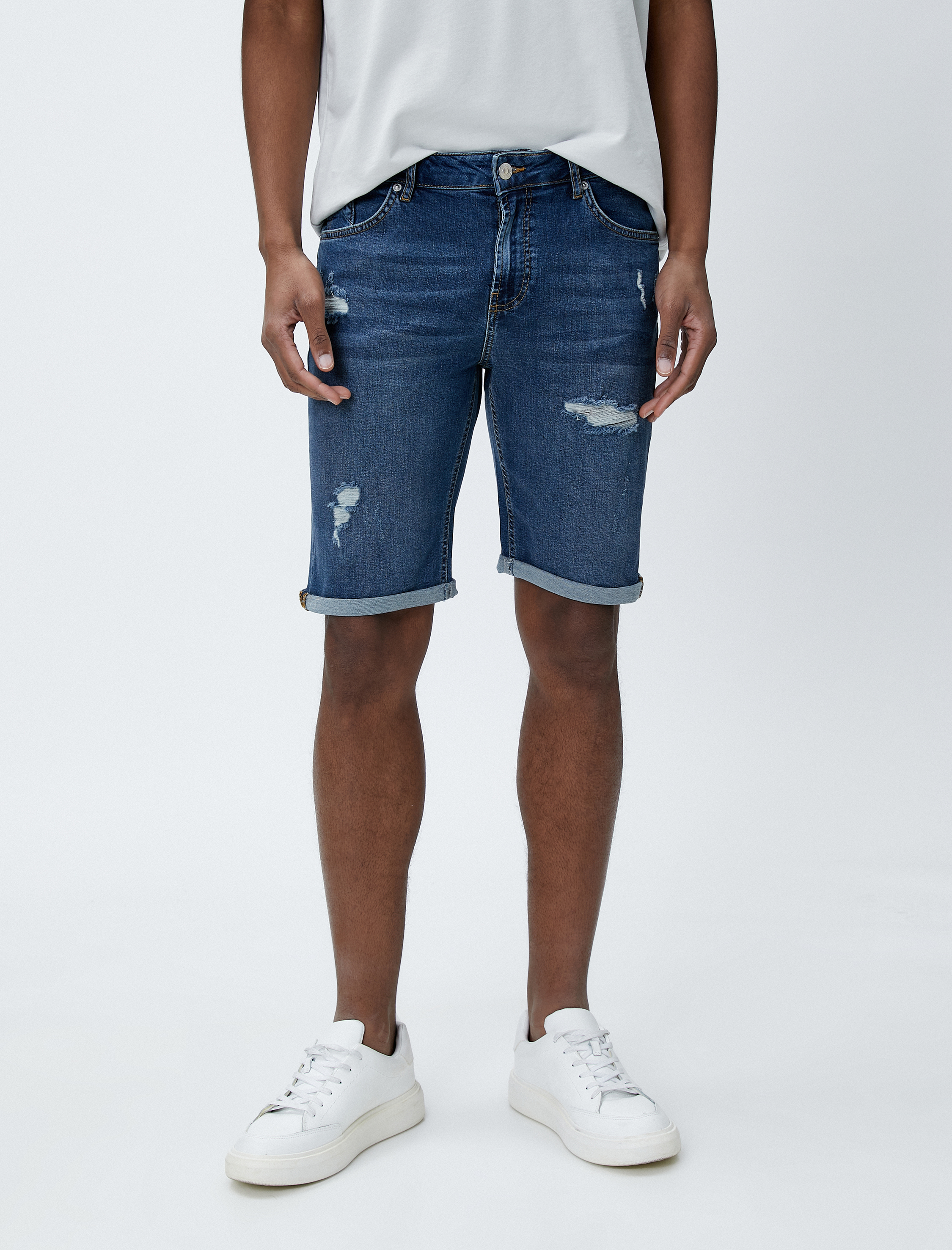   Yırtık Kot Şort Katlı Paça Detaylı Cepli Düğmeli