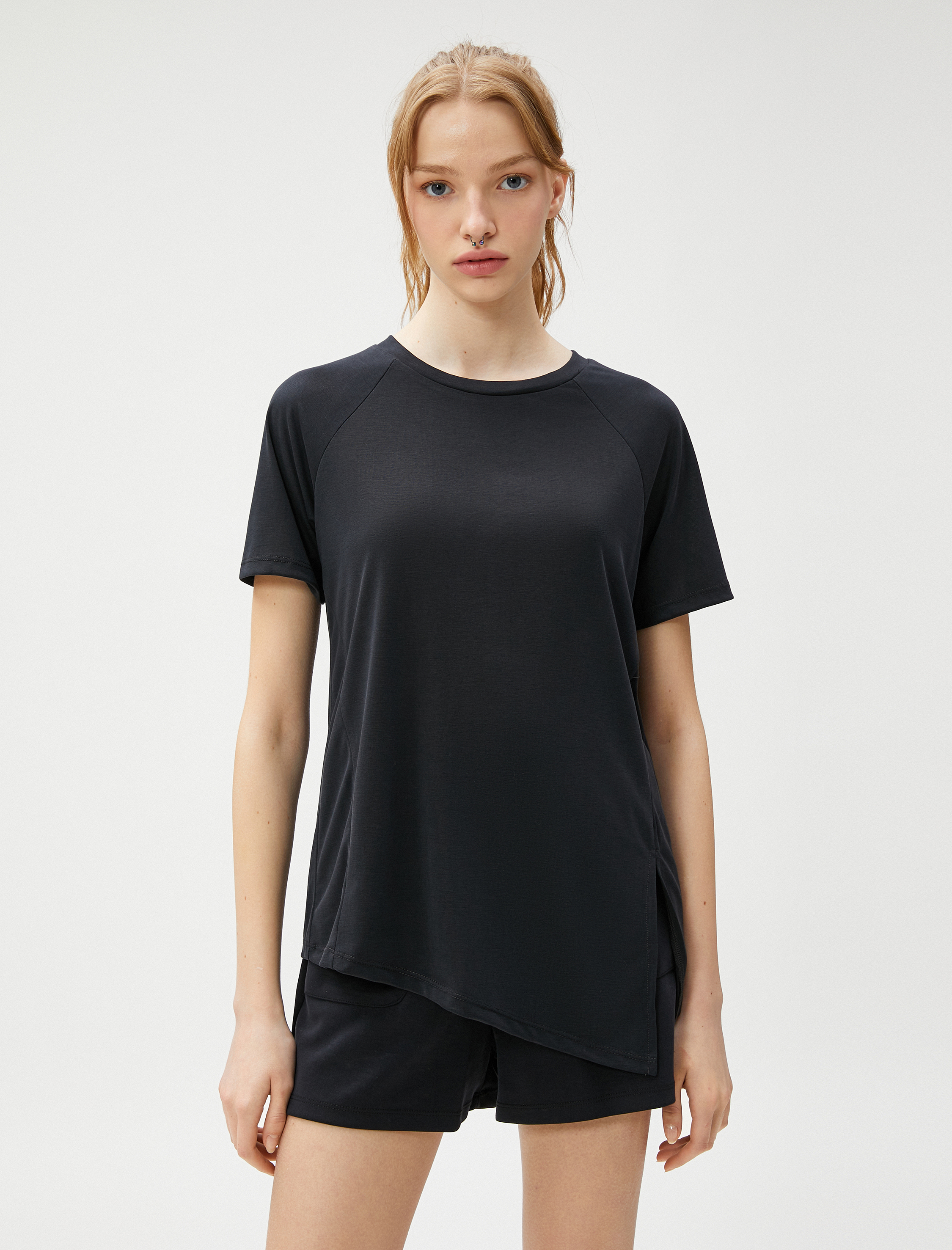   Modal Karışımlı Spor Tişört Yırtmaç Detaylı