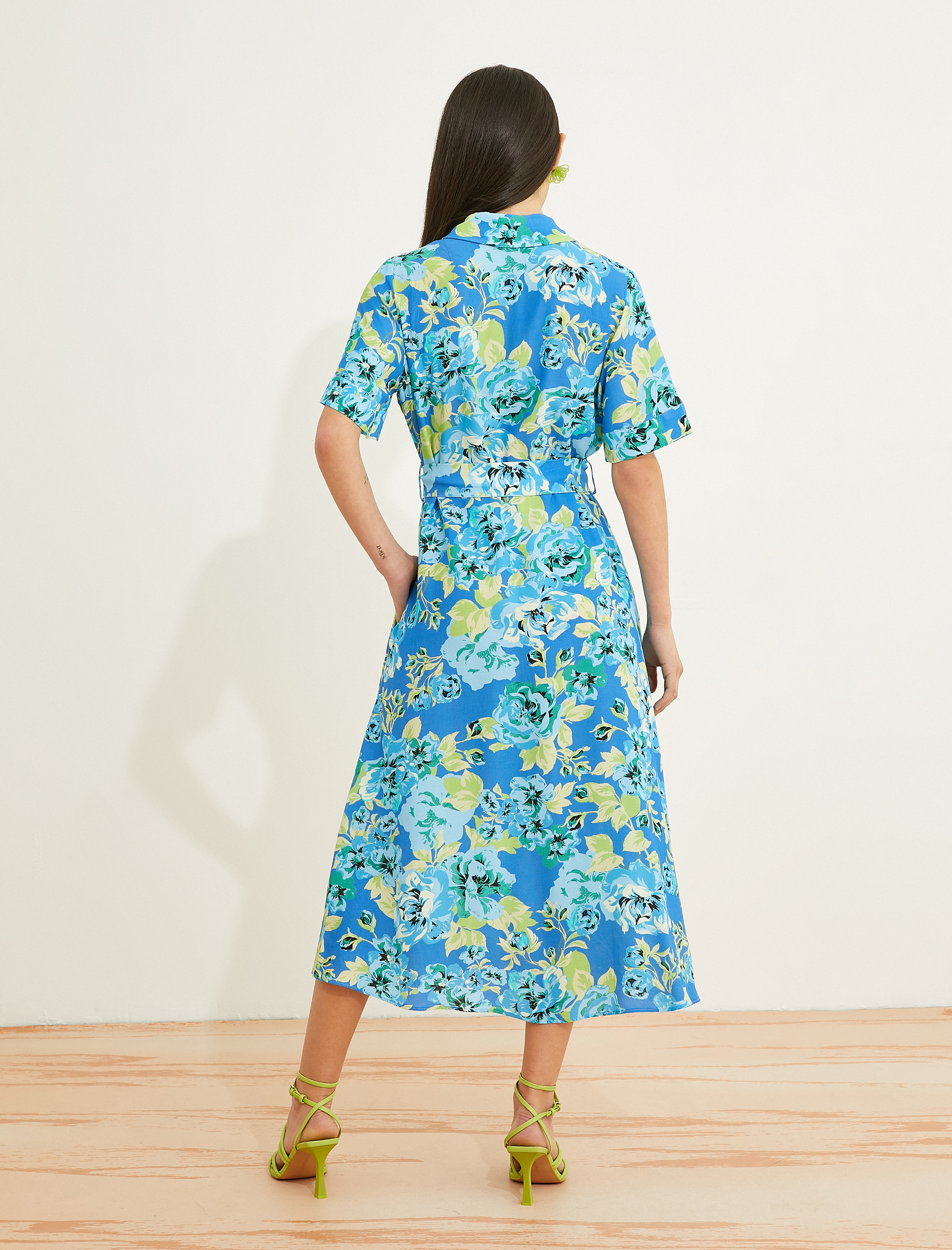   Çiçekli Gömlek Elbise Midi Boy Kısa Kollu