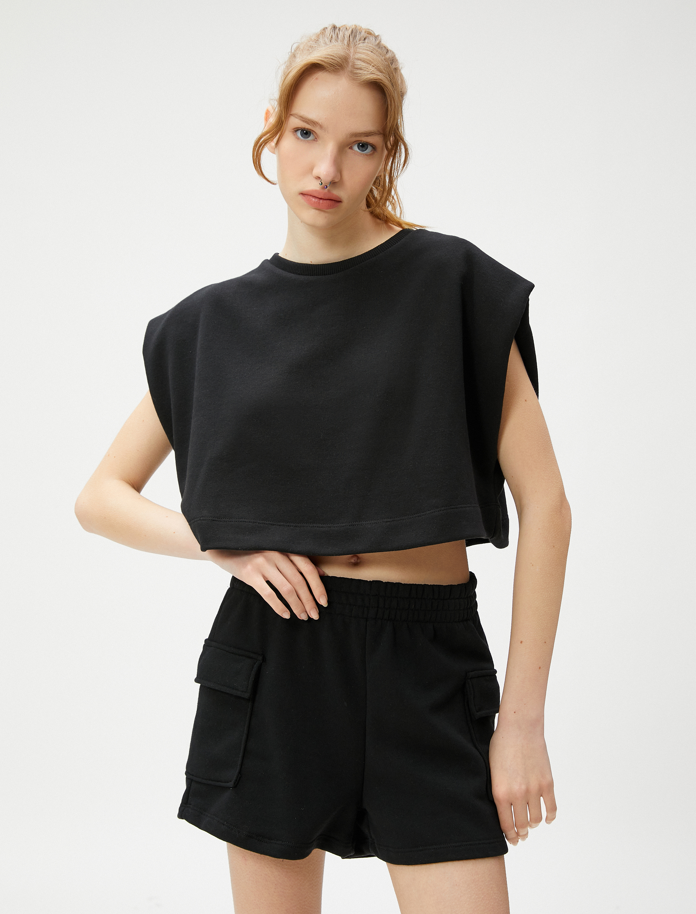   Crop Spor Tişört Düşük Kollu