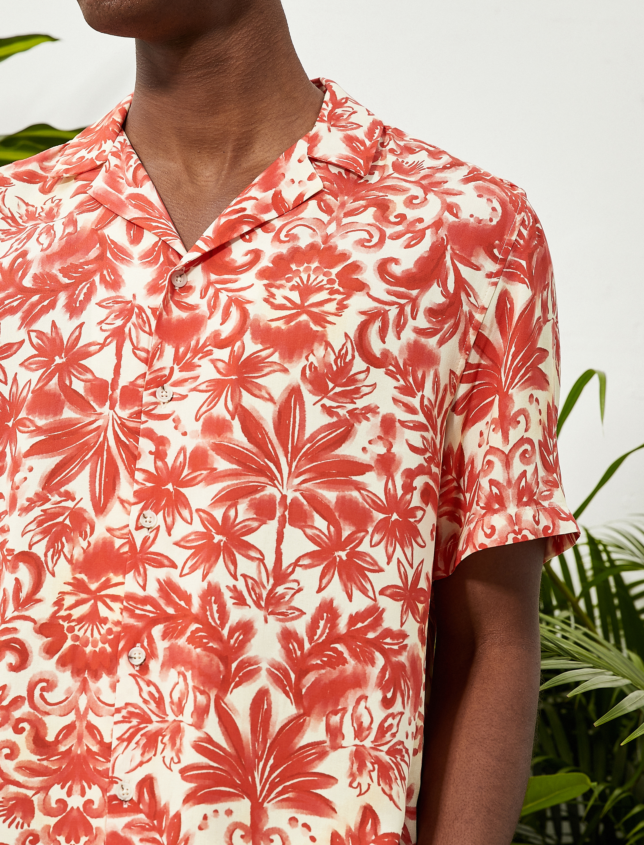   Çiçekli Baskılı Gömlek Kısa Kollu Devrik Yaka