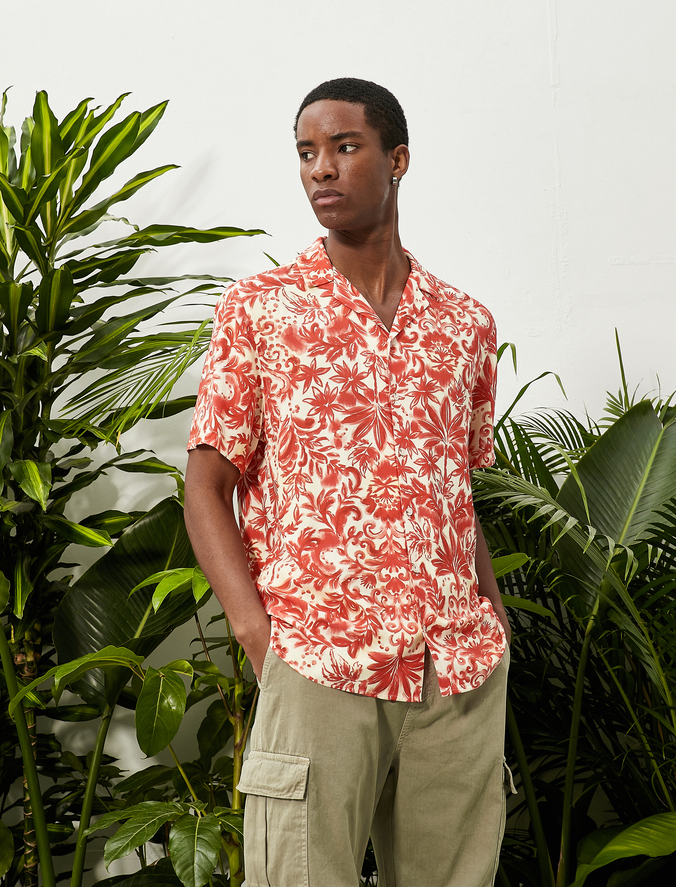   Çiçekli Baskılı Gömlek Kısa Kollu Devrik Yaka