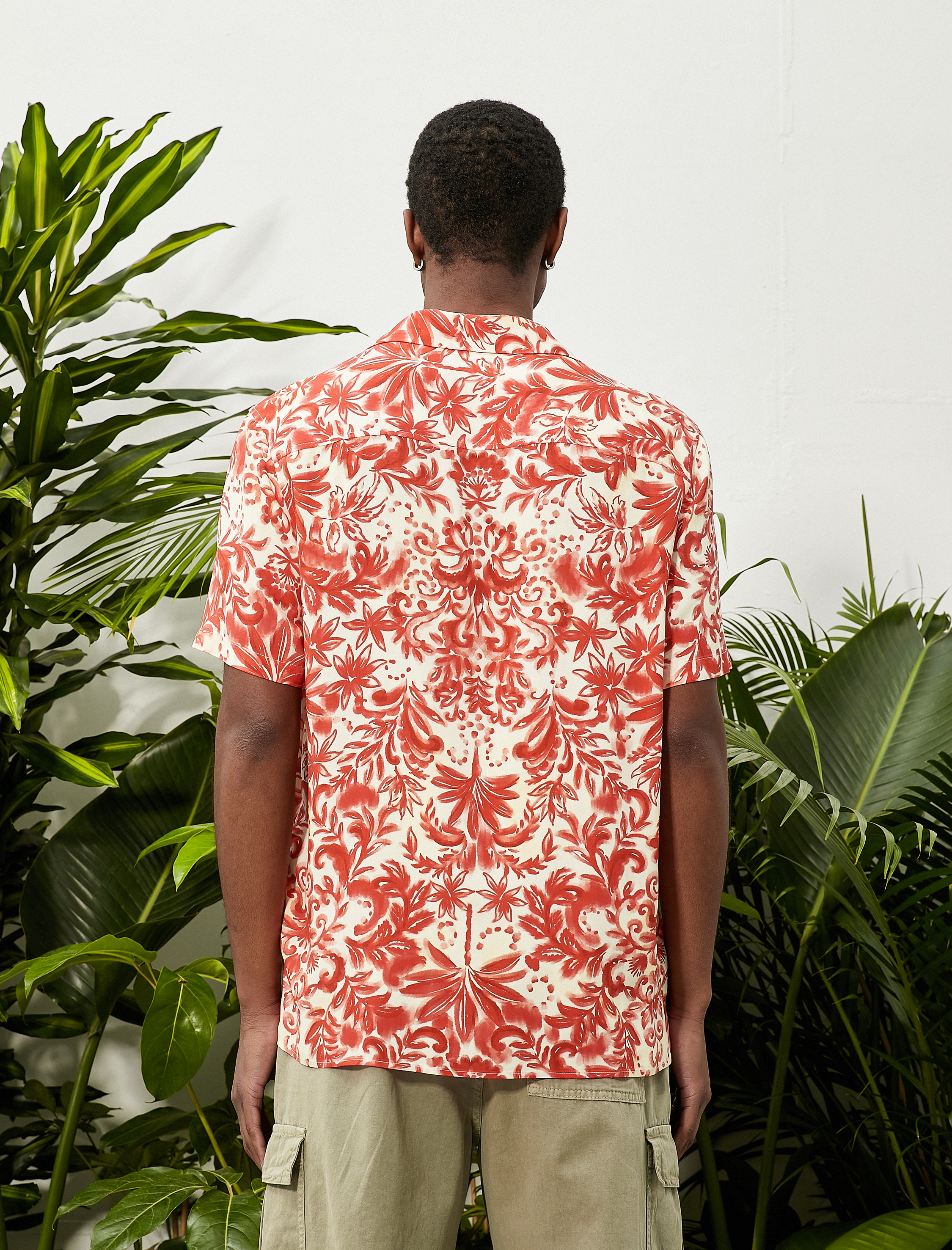   Çiçekli Baskılı Gömlek Kısa Kollu Devrik Yaka