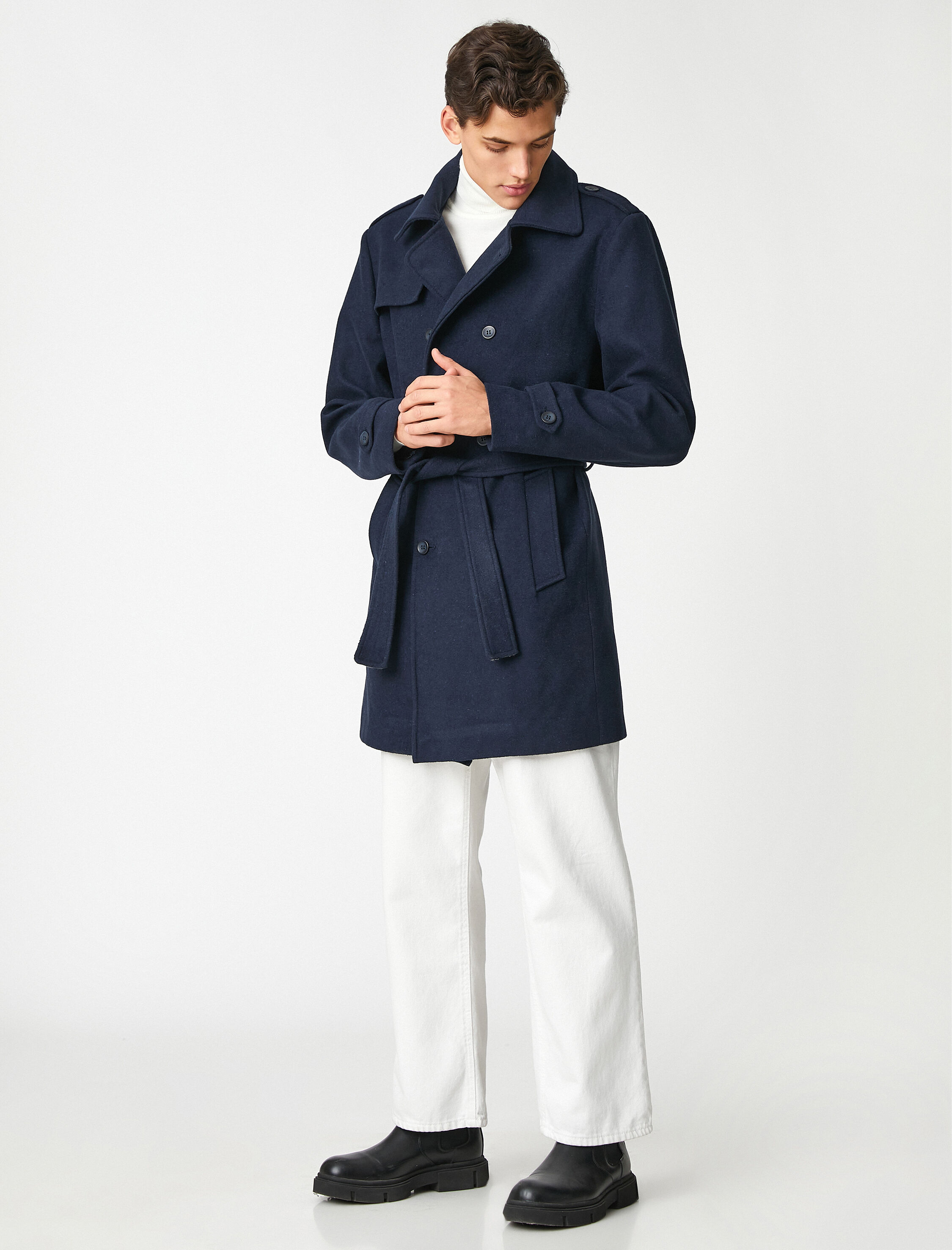 Düğmeli Kaşe Kaban Kuşaklı Cep Detaylı