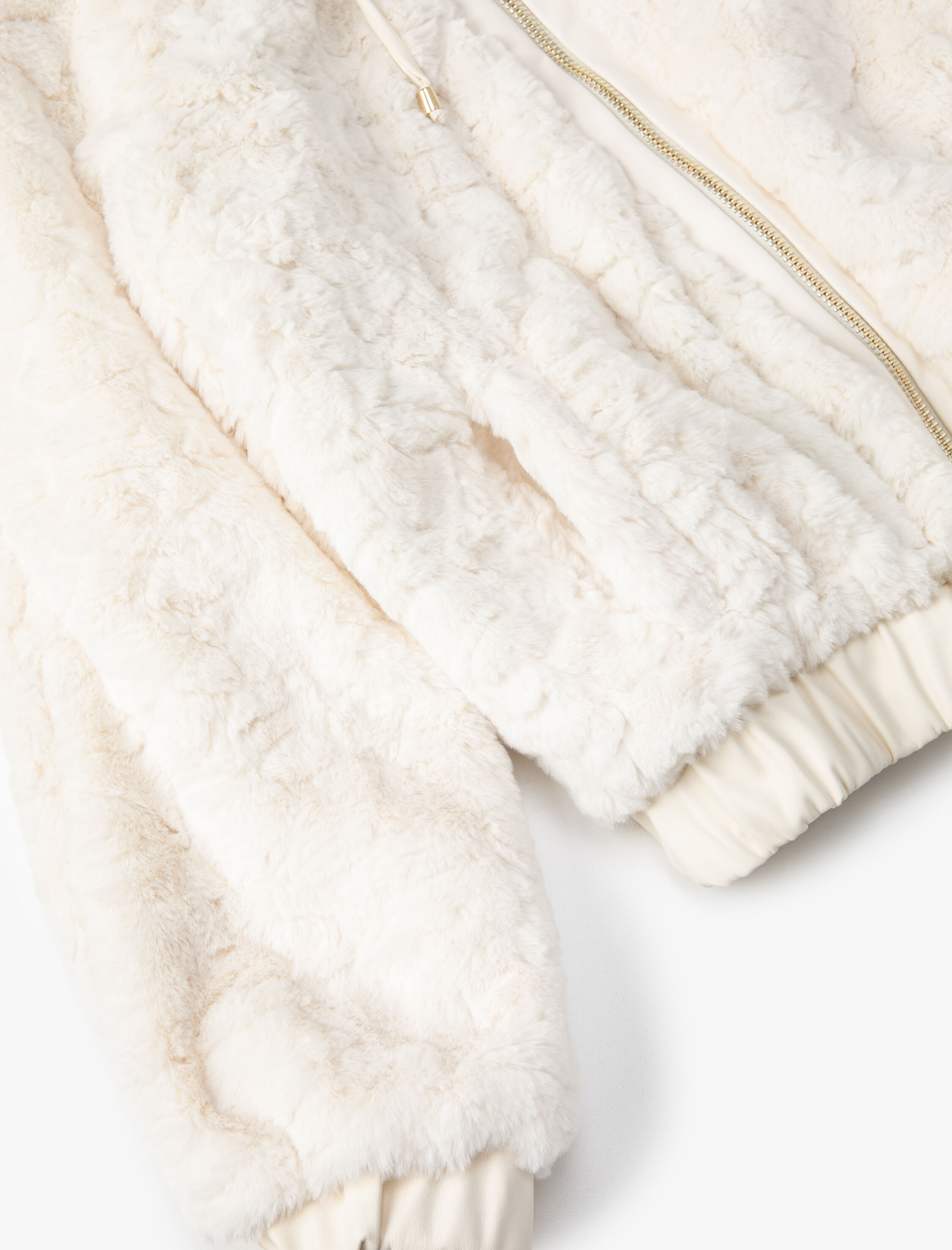 Koton X Şahika Ercümen - Kapüşonlu Fermuarlı Peluş Ceket