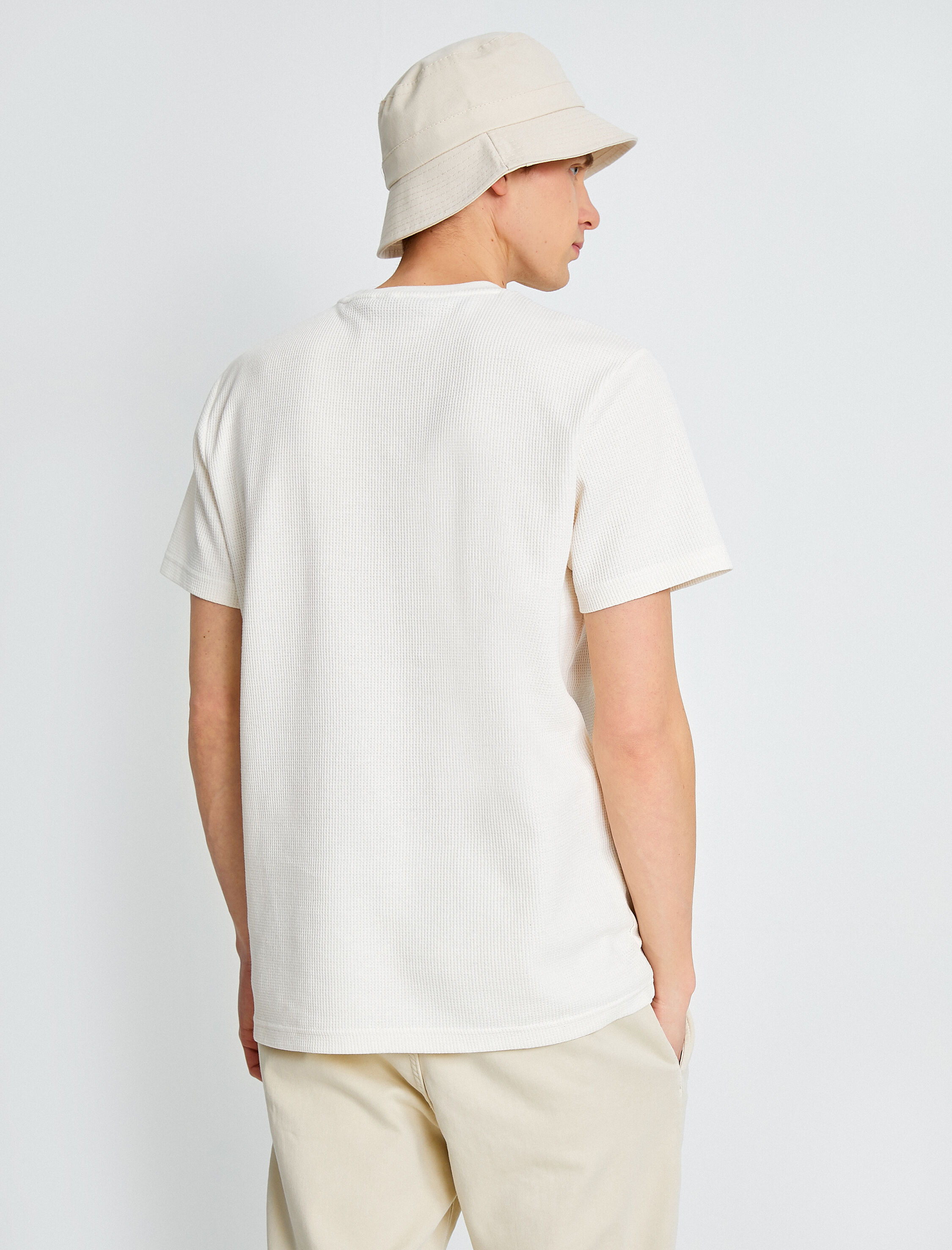   Uzakdoğu İşlemeli Tişört