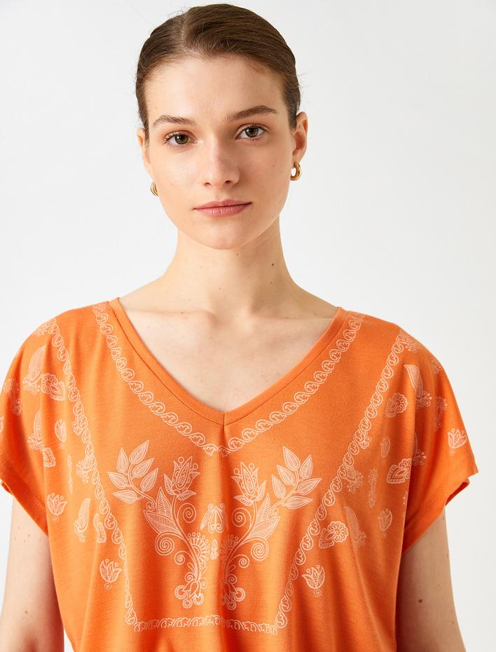  Çiçek Baskılı Tişört V Yaka Kısa Kollu
