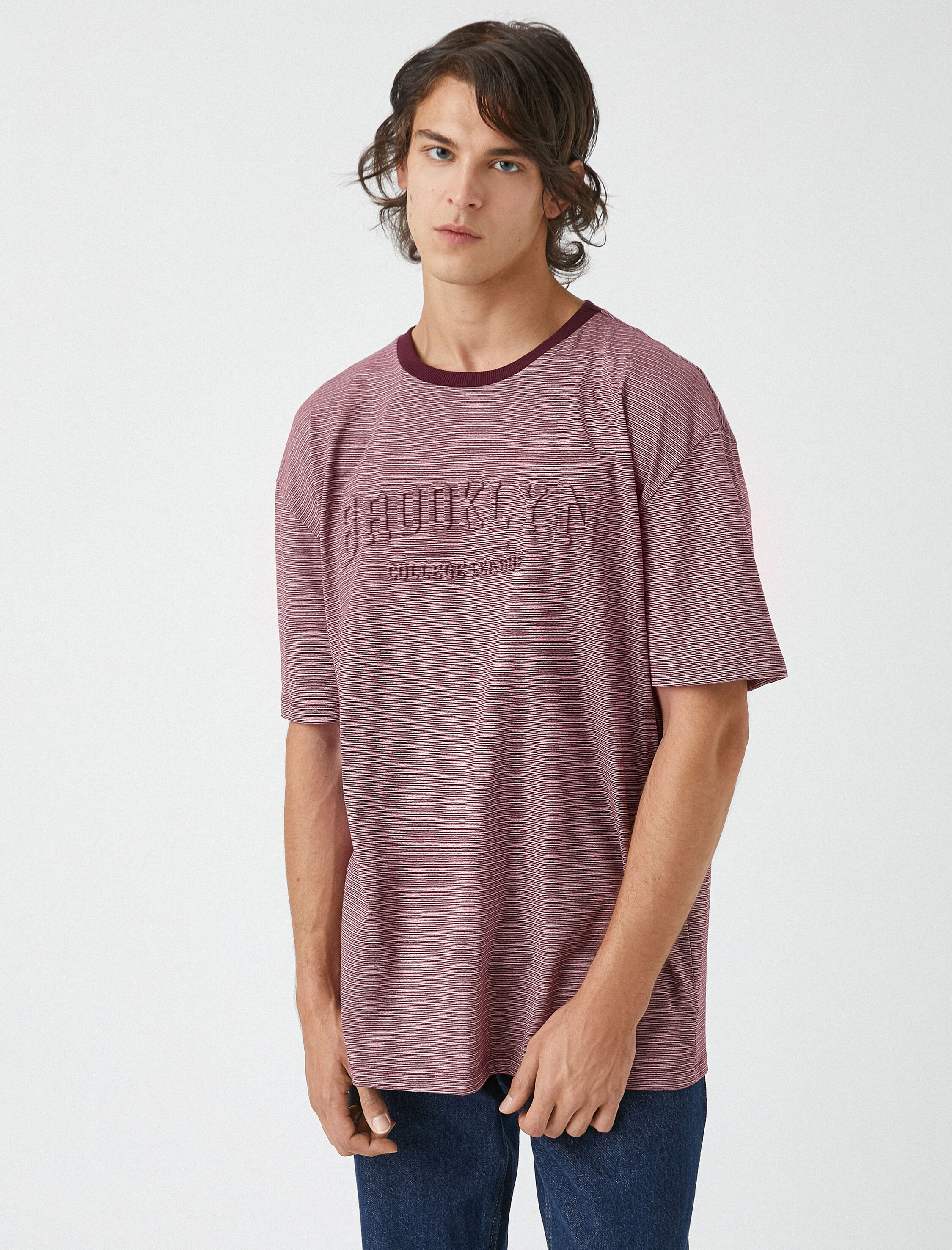   Çizgili Kabartma Baskılı Tişört