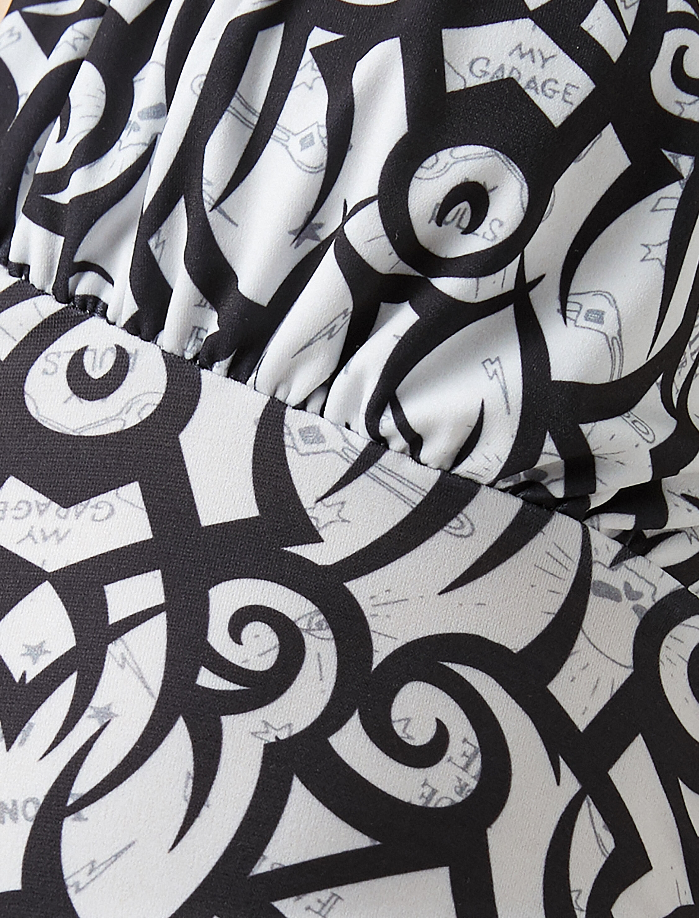   Crop Atlet Pencere Detaylı Desenli