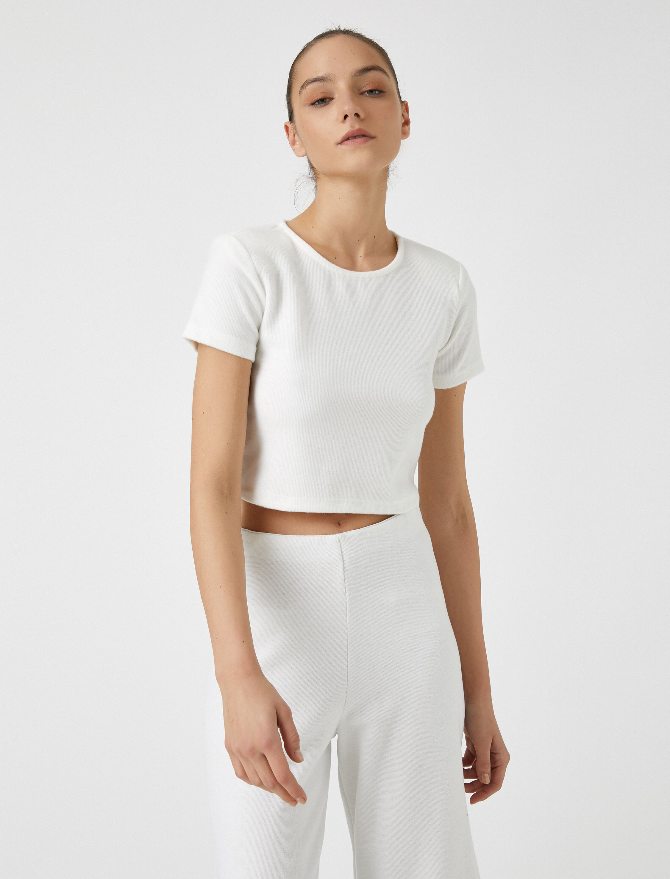   Pamuklu Kısa Kollu Bisiklet Yaka Tişört