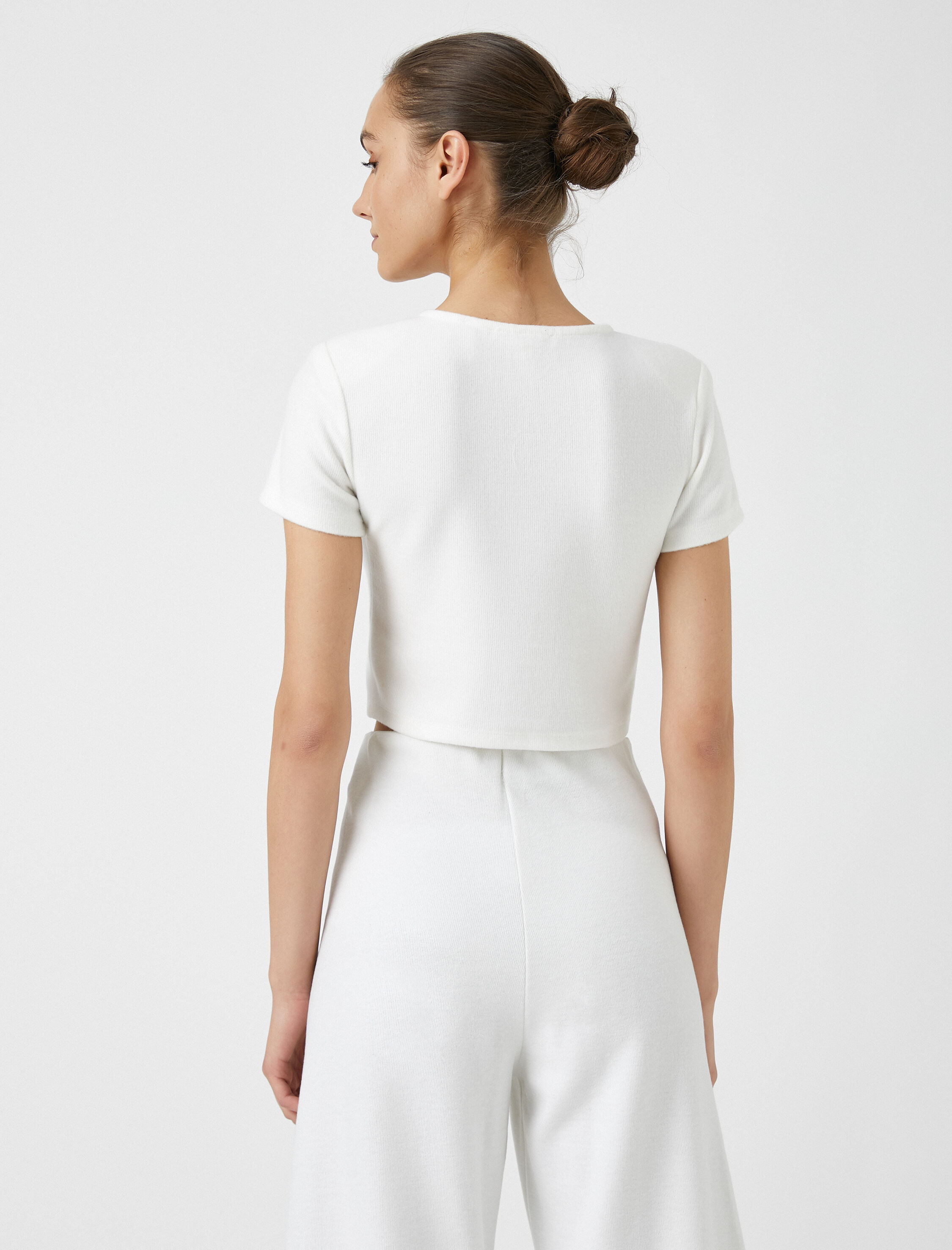   Pamuklu Kısa Kollu Bisiklet Yaka Tişört