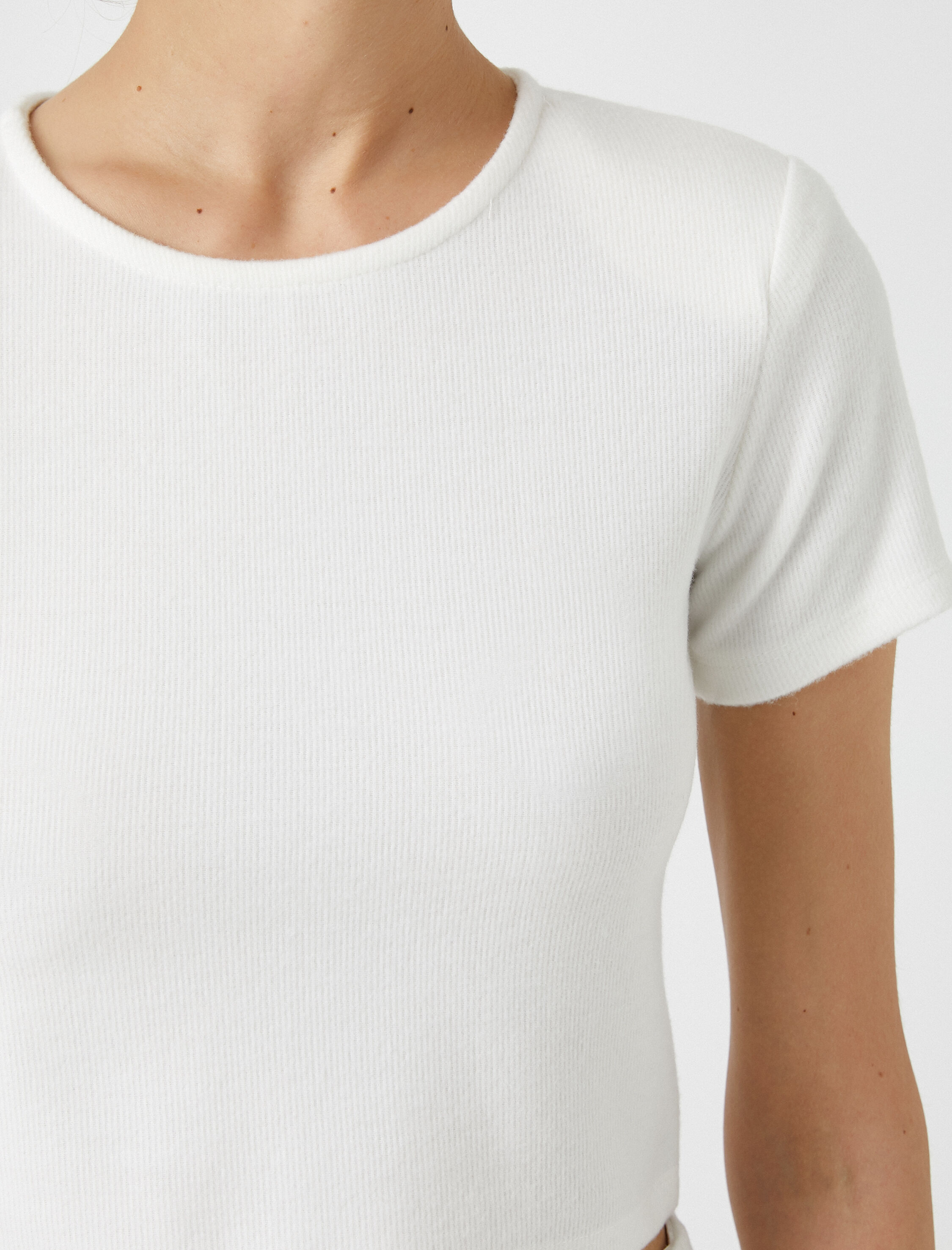   Pamuklu Kısa Kollu Bisiklet Yaka Tişört