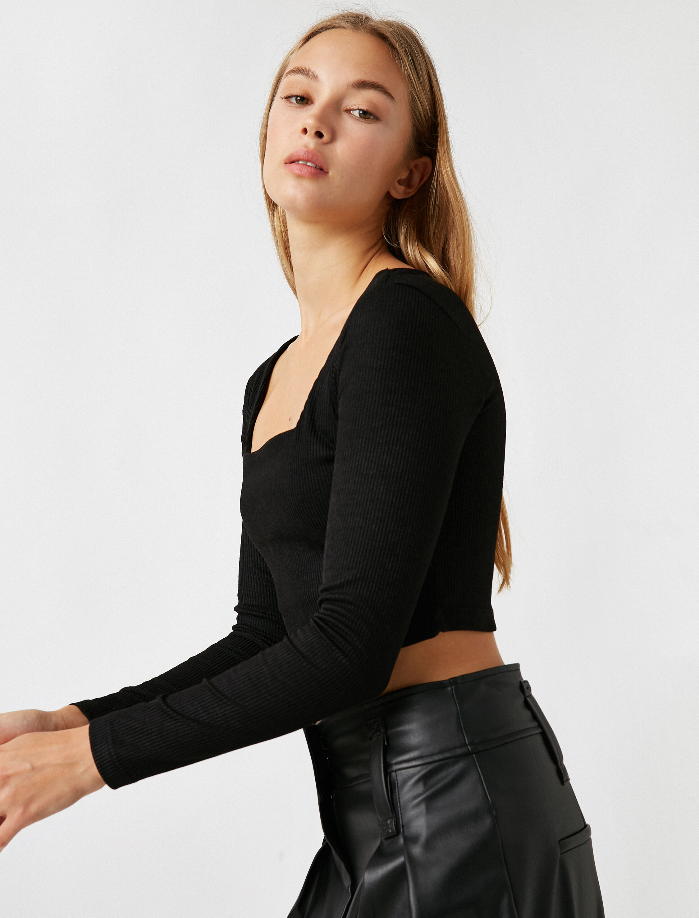   Uzun Kollu Crop Tişört