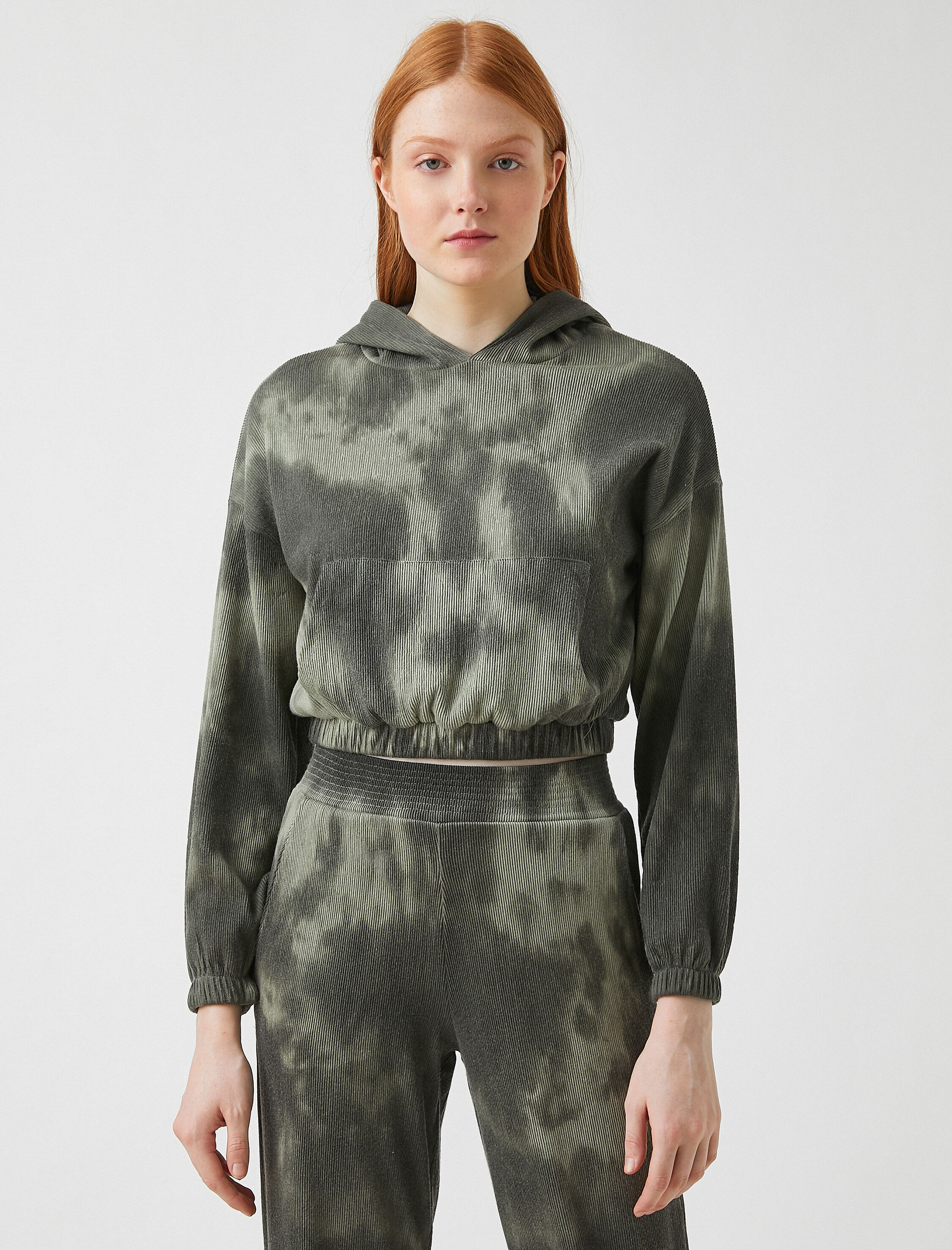   Kapüşonlu Cepli Sweatshirt