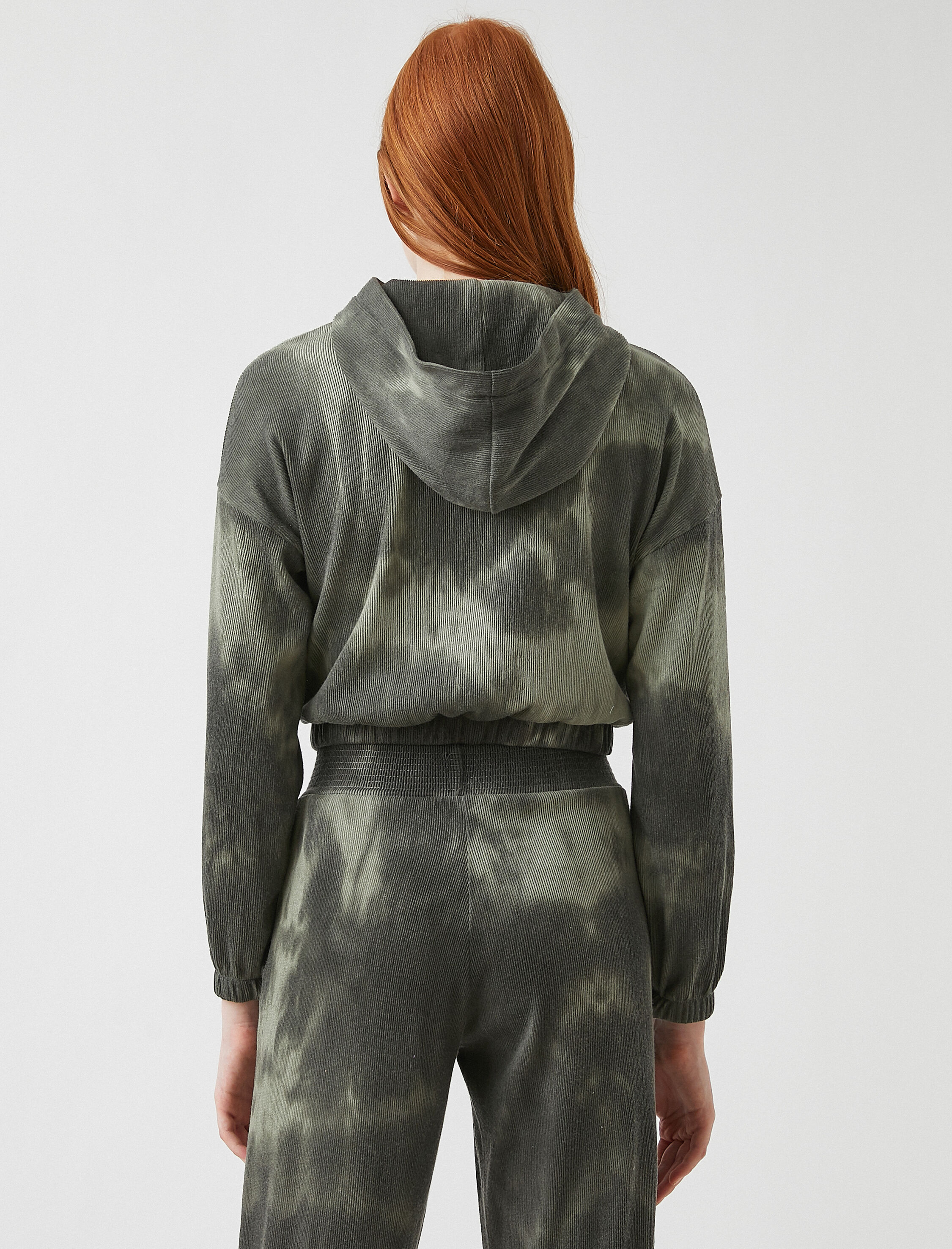   Kapüşonlu Cepli Sweatshirt