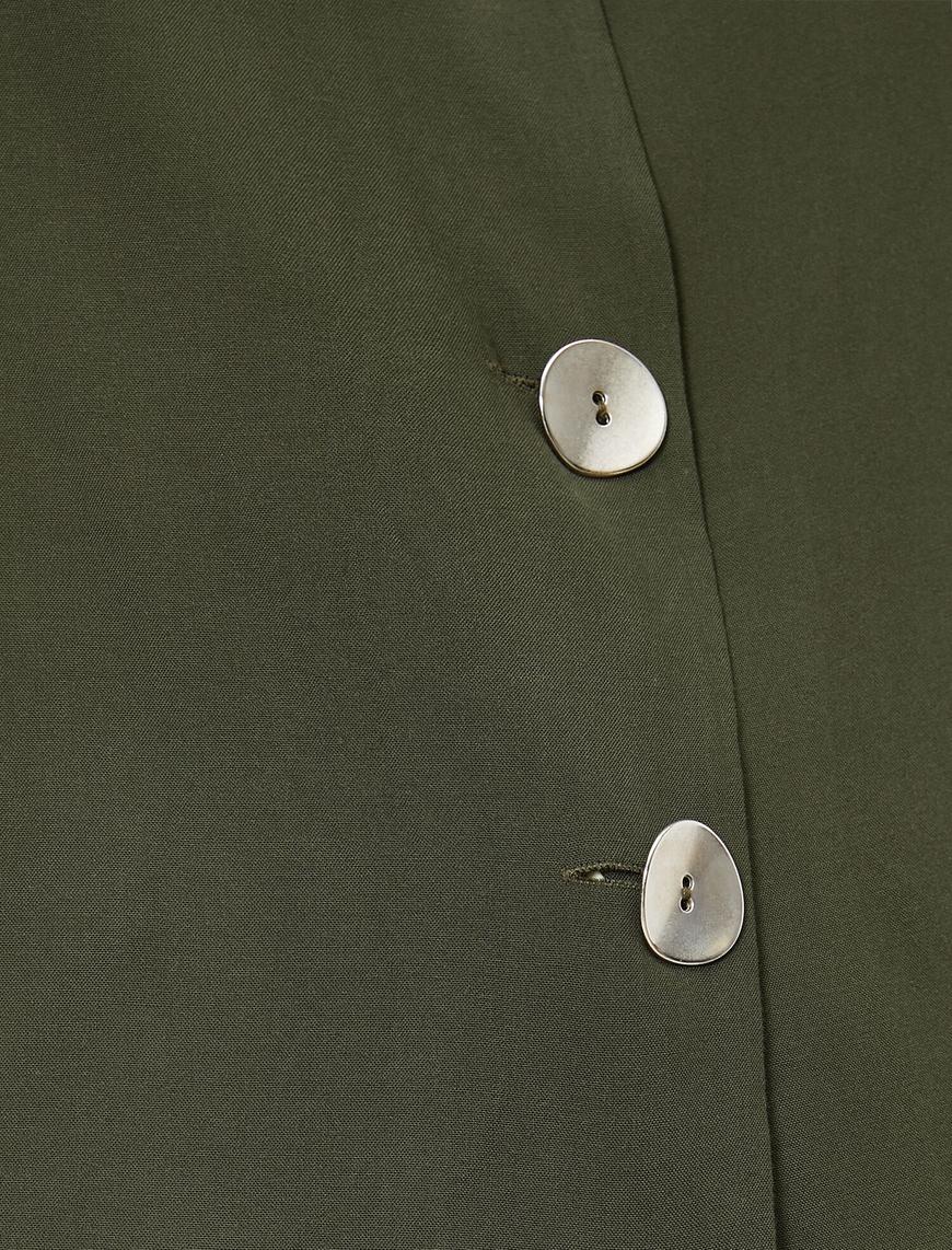   Düğme Detaylı V Yaka Bluz