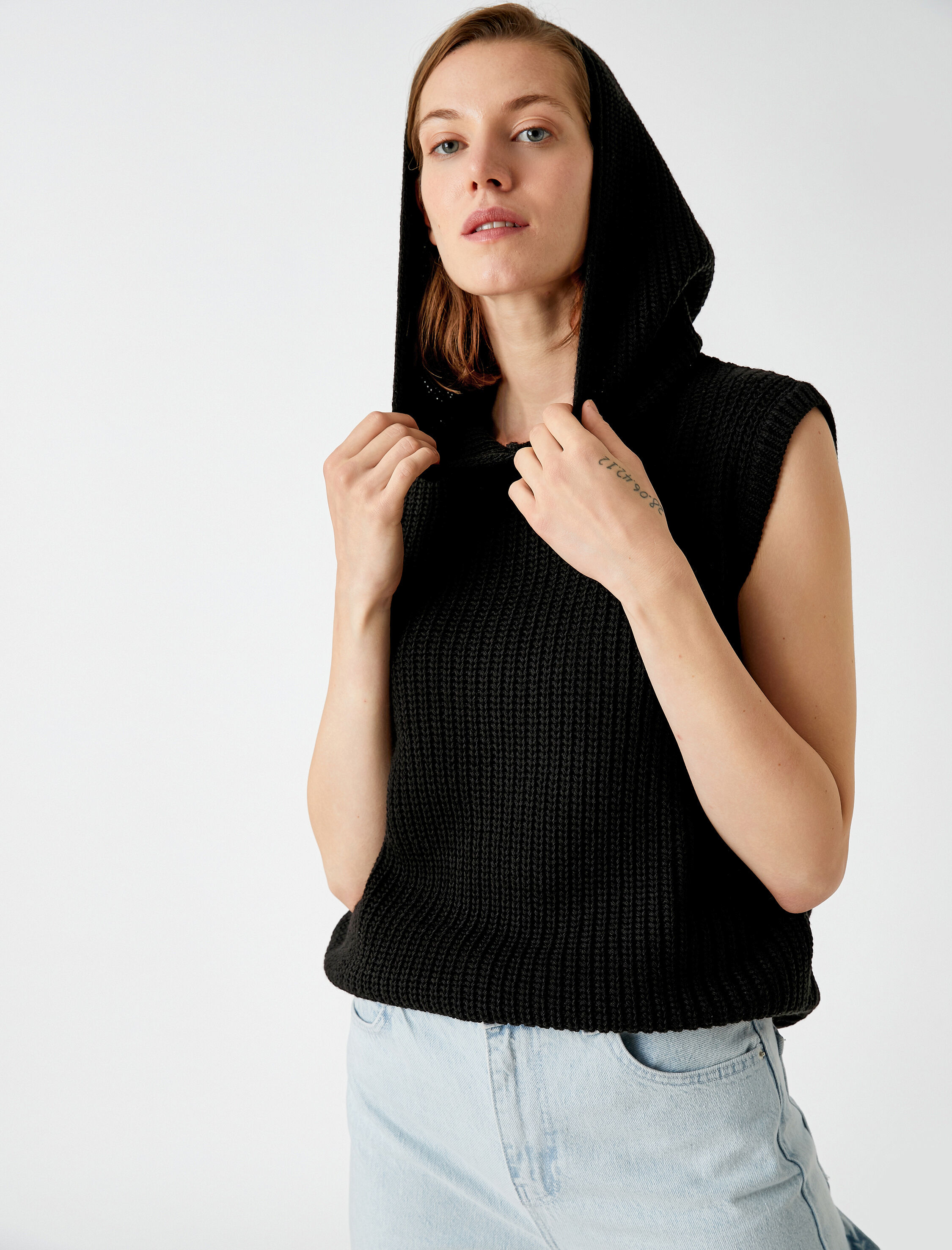   Kapüşonlu Örgü Süveter