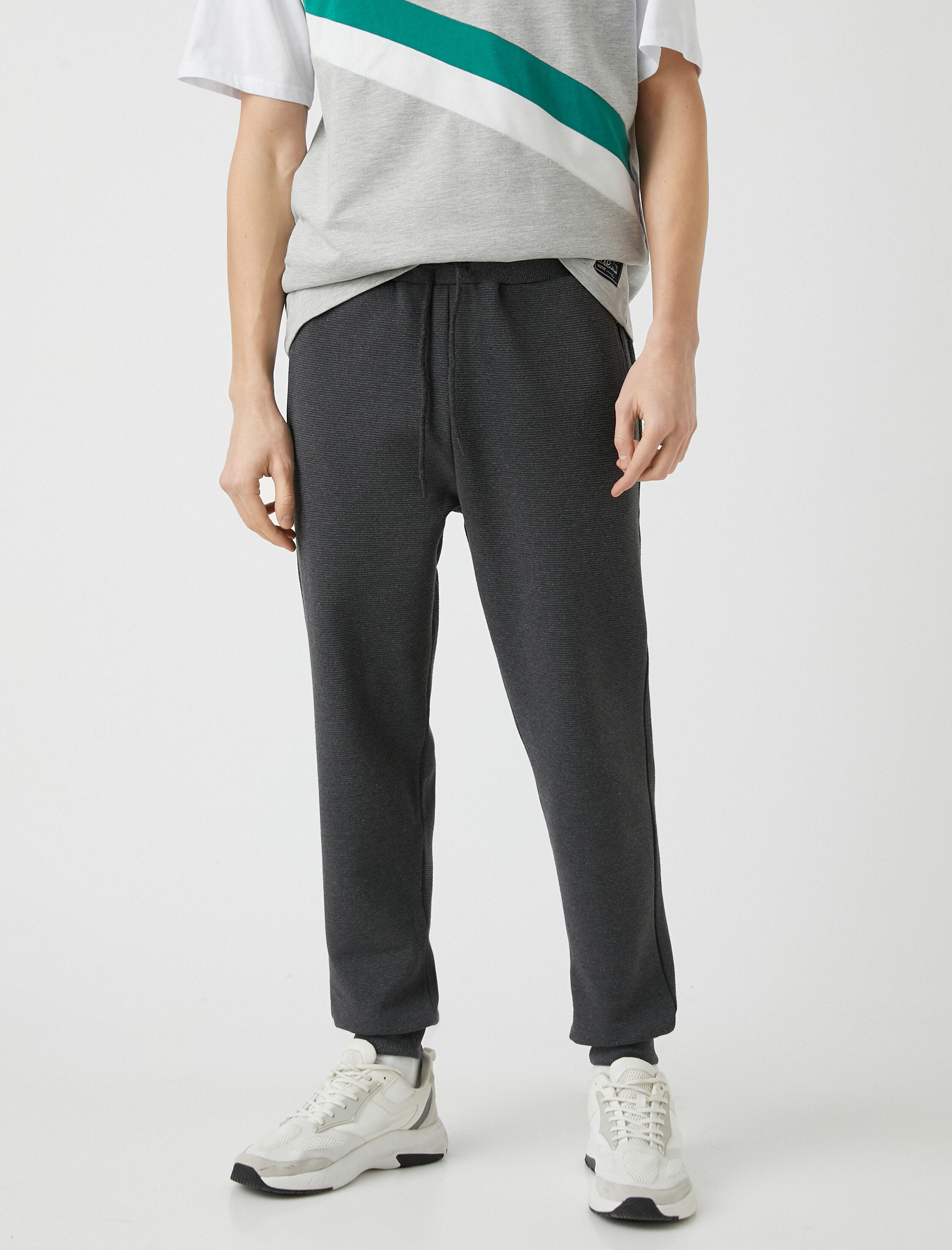   Jogger Eşofman Altı Beli Bağcıklı Dar Kesim Fermuar Cepli