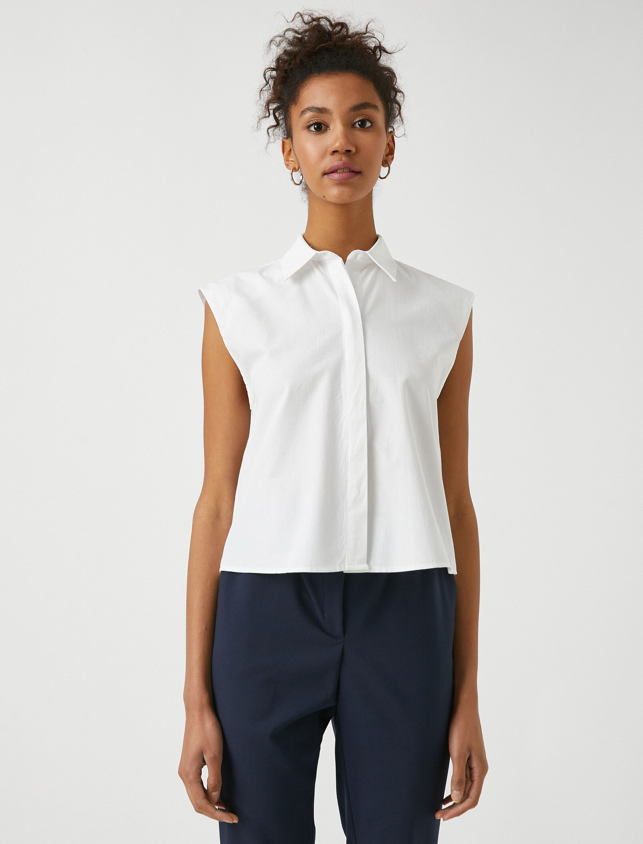   Kolsuz Pamuklu Gömlek