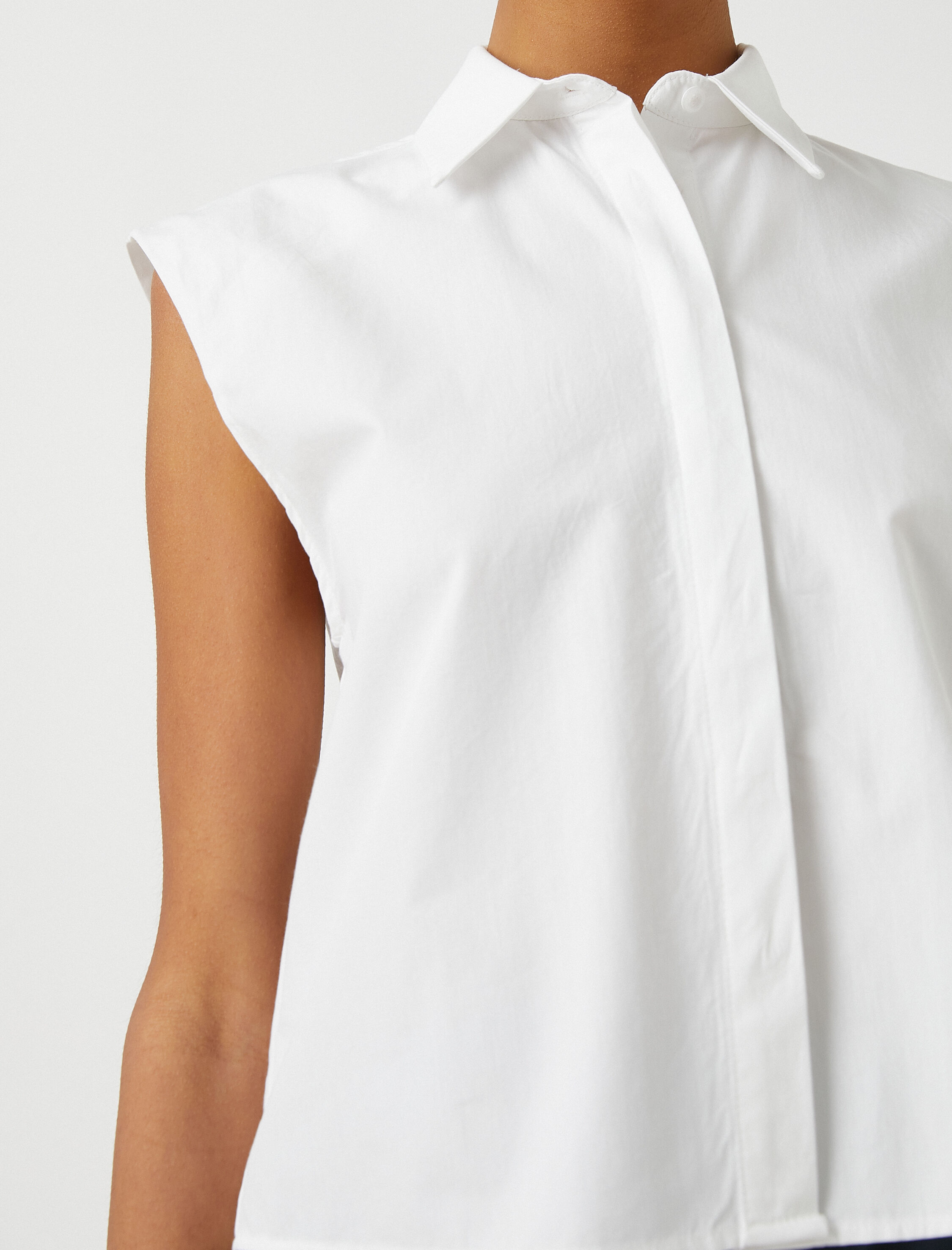   Kolsuz Pamuklu Gömlek