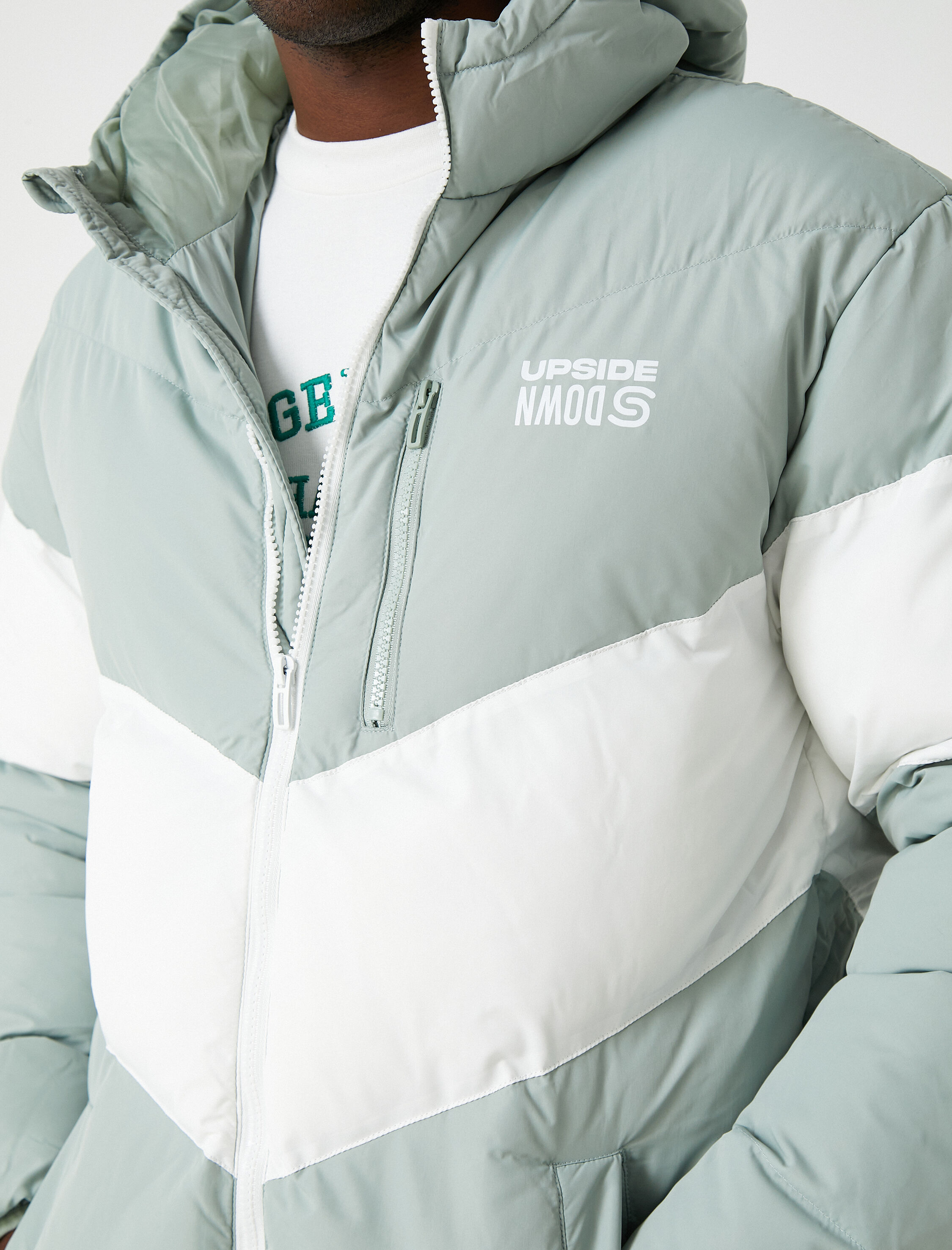   Kapşonlu Şişme Mont Baskılı Su Geçirmez