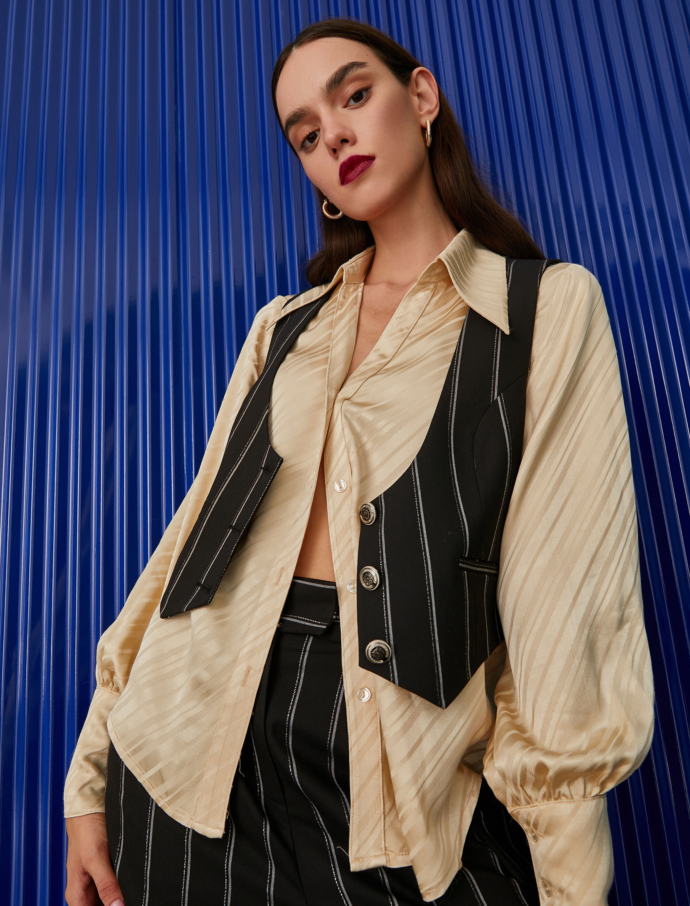   Melis Ağazat X Koton - Sivri Yaka Saten Gömlek