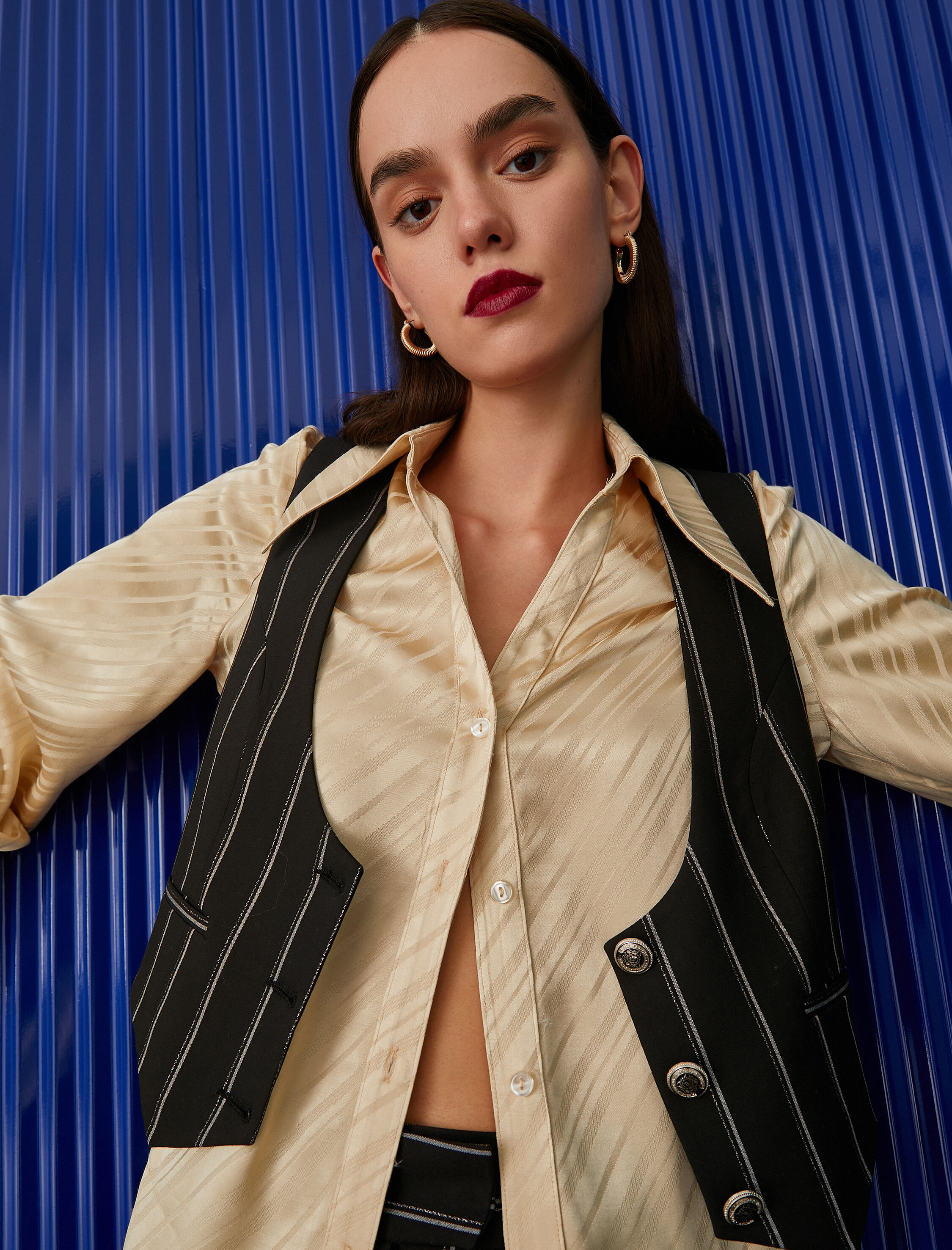   Melis Ağazat X Koton - Sivri Yaka Saten Gömlek