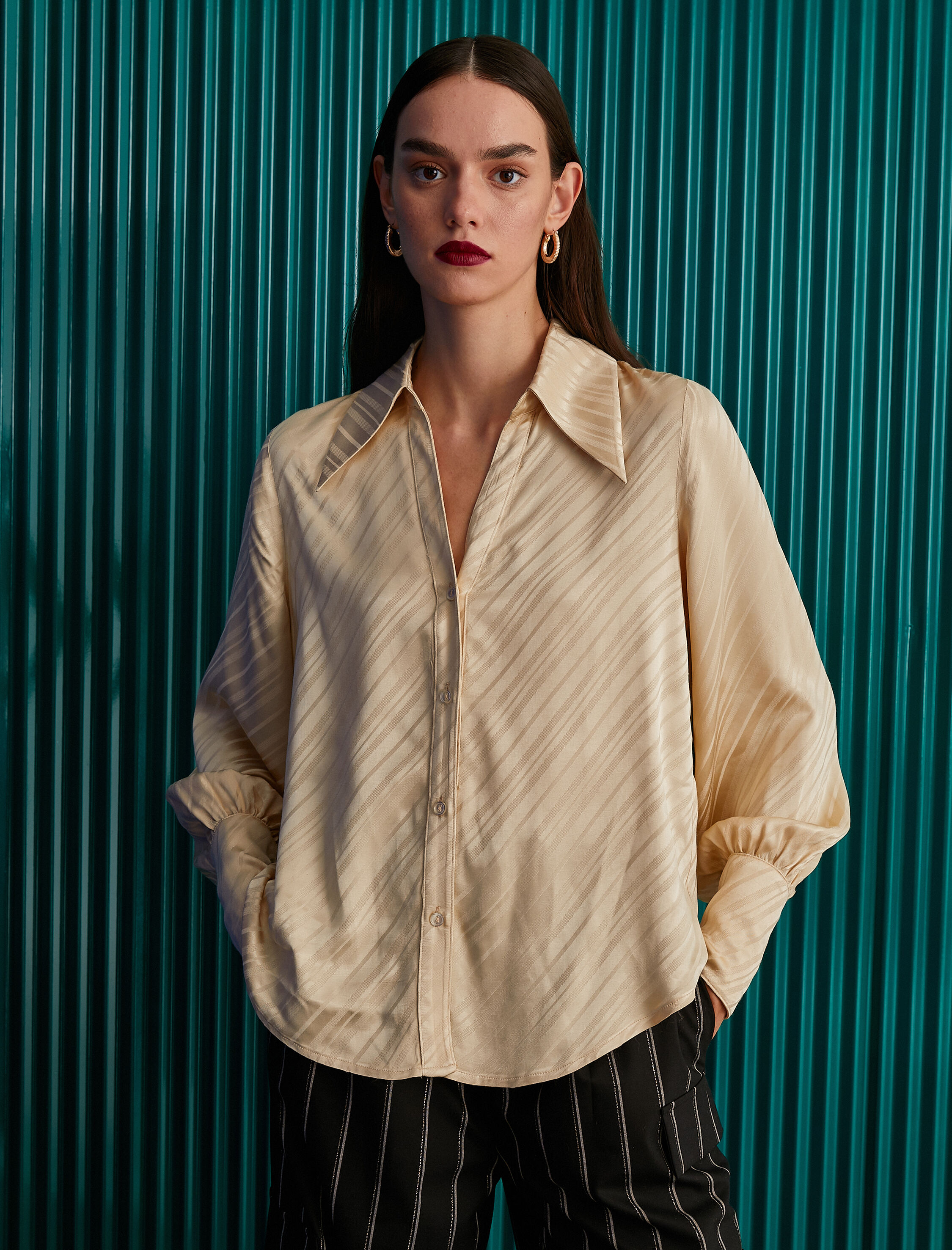   Melis Ağazat X Koton - Sivri Yaka Saten Gömlek