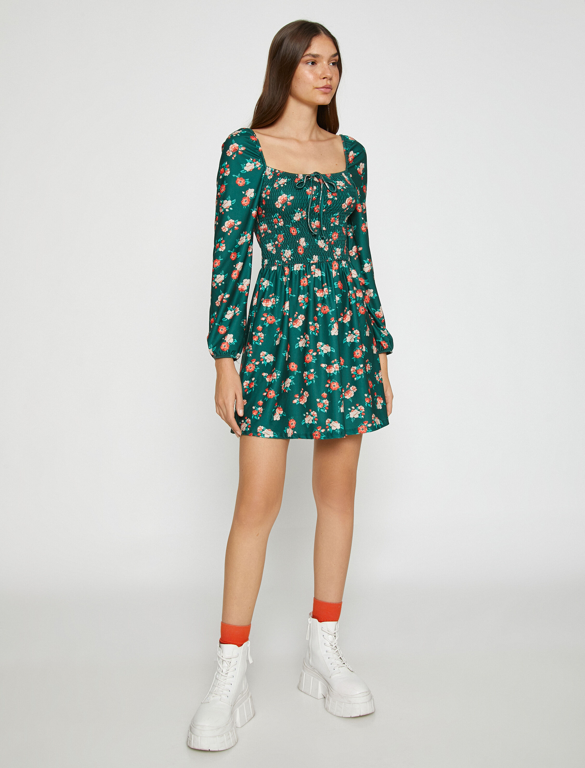   Çiçekli Kışlık Elbise Gipeli Kare Yaka