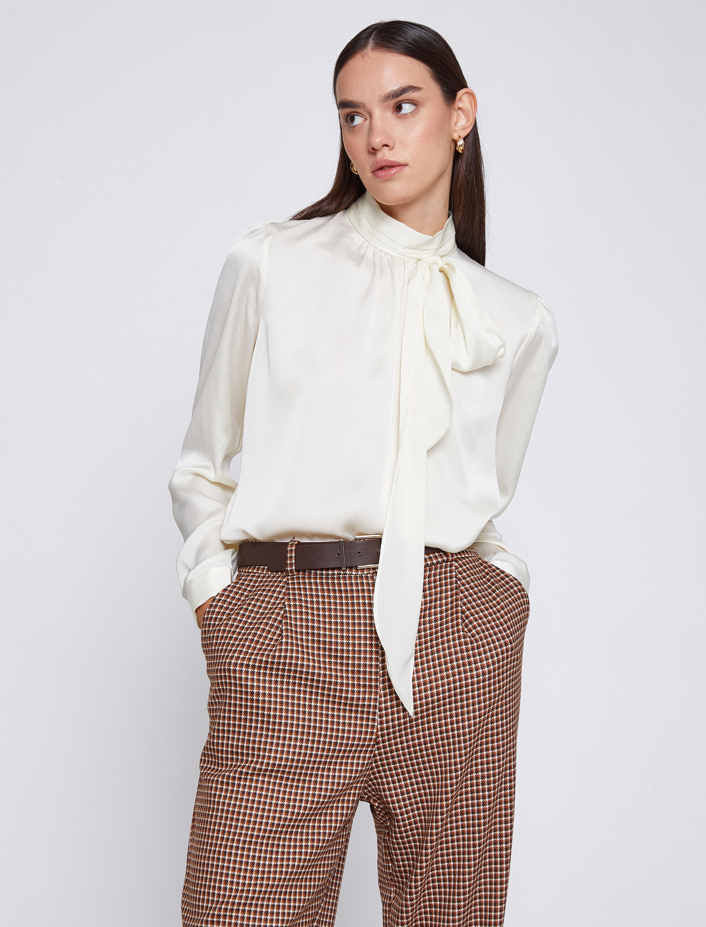   Dik Yaka Bluz Kuşak Detaylı