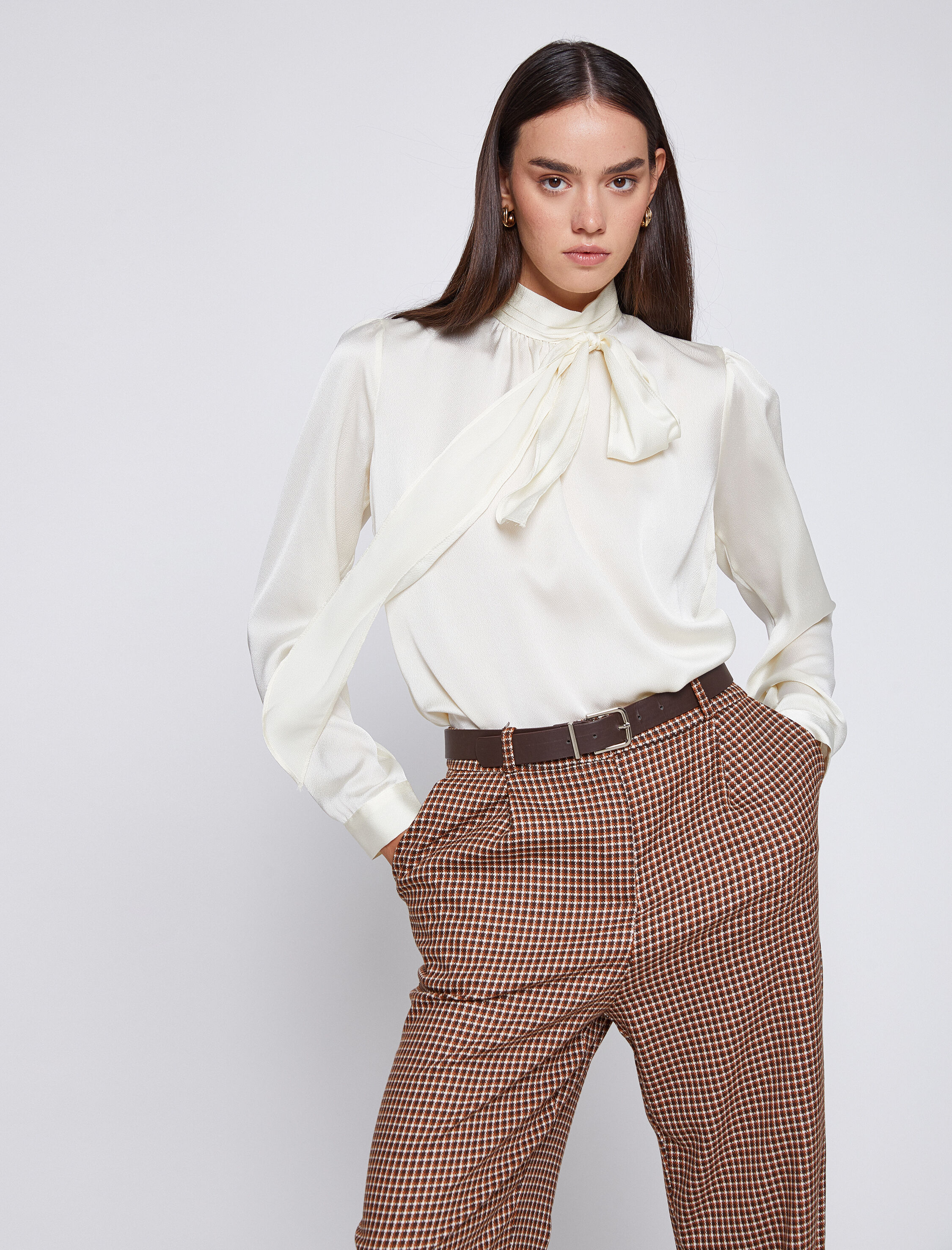   Dik Yaka Bluz Kuşak Detaylı