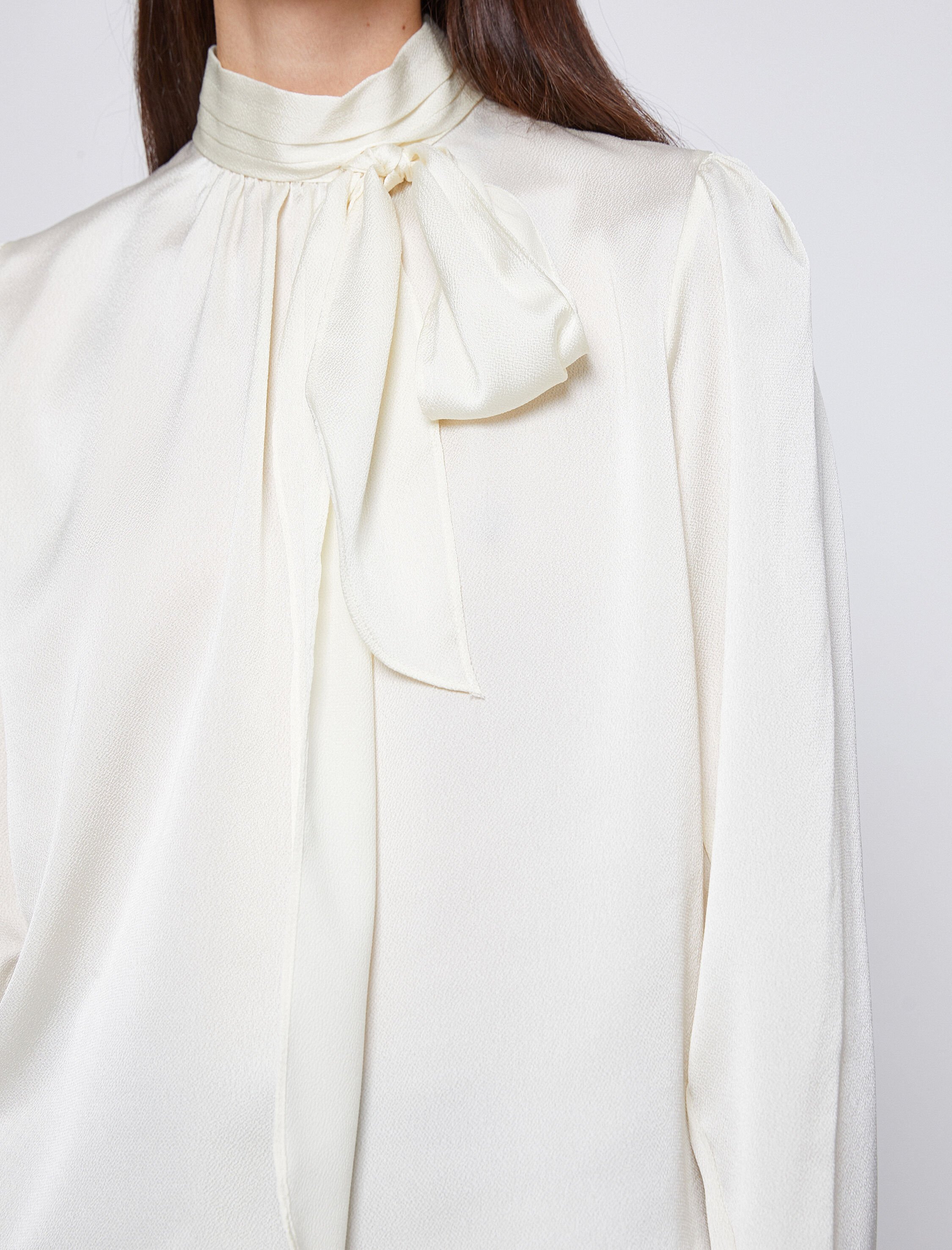   Dik Yaka Bluz Kuşak Detaylı