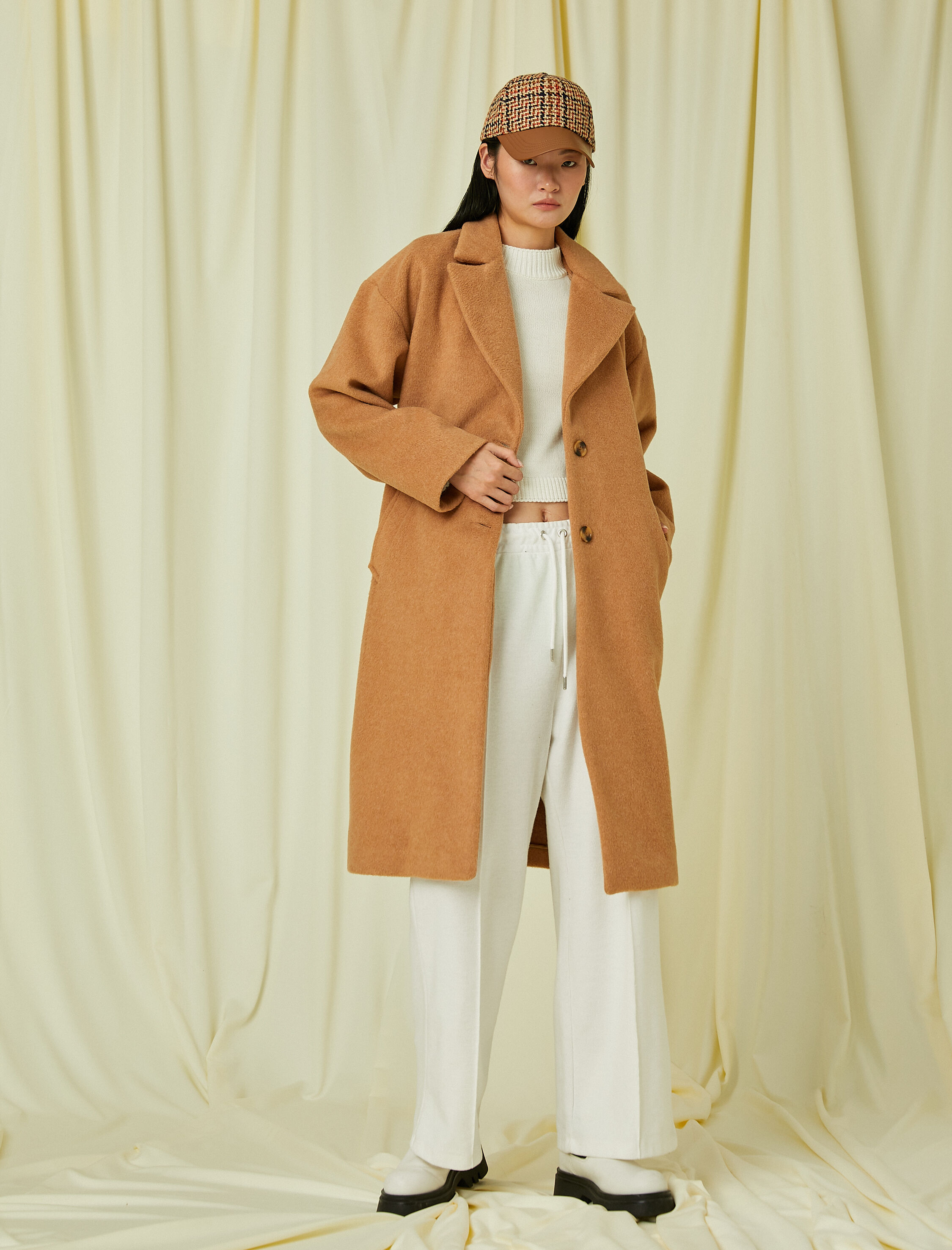   Çift Düğmeli Kaşe Kaban