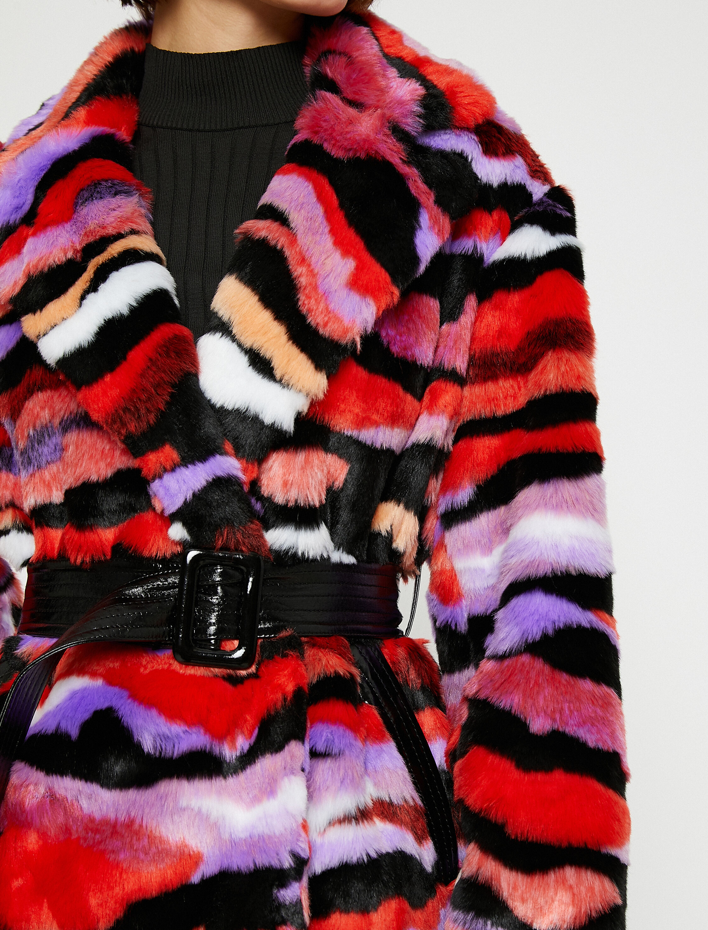   Renk Bloklu Kemerli Kısa Peluş Kaban