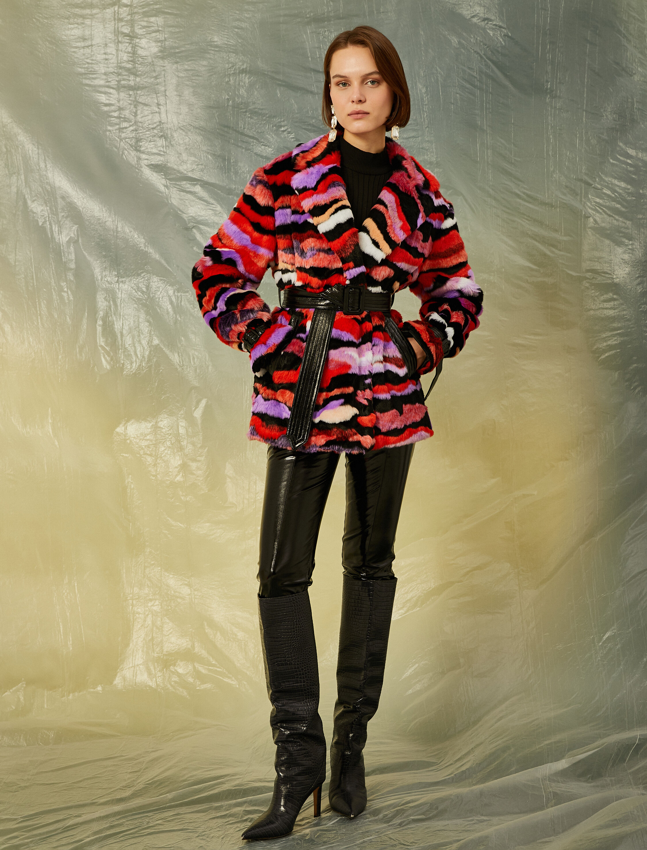   Renk Bloklu Kemerli Kısa Peluş Kaban