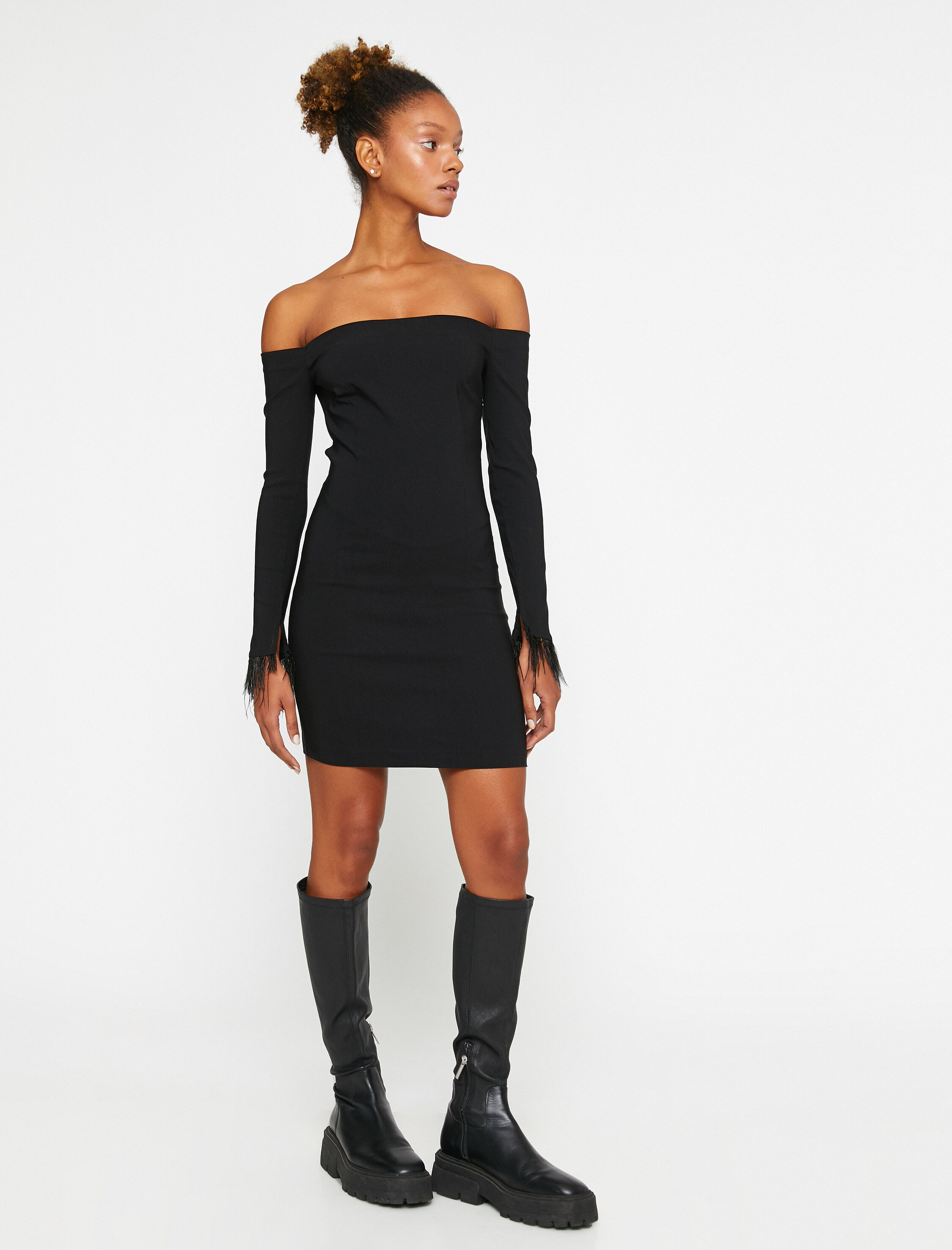   Mini Madonna Yaka Kalem Elbise Omzu Açık Kolları Tüy Detaylı