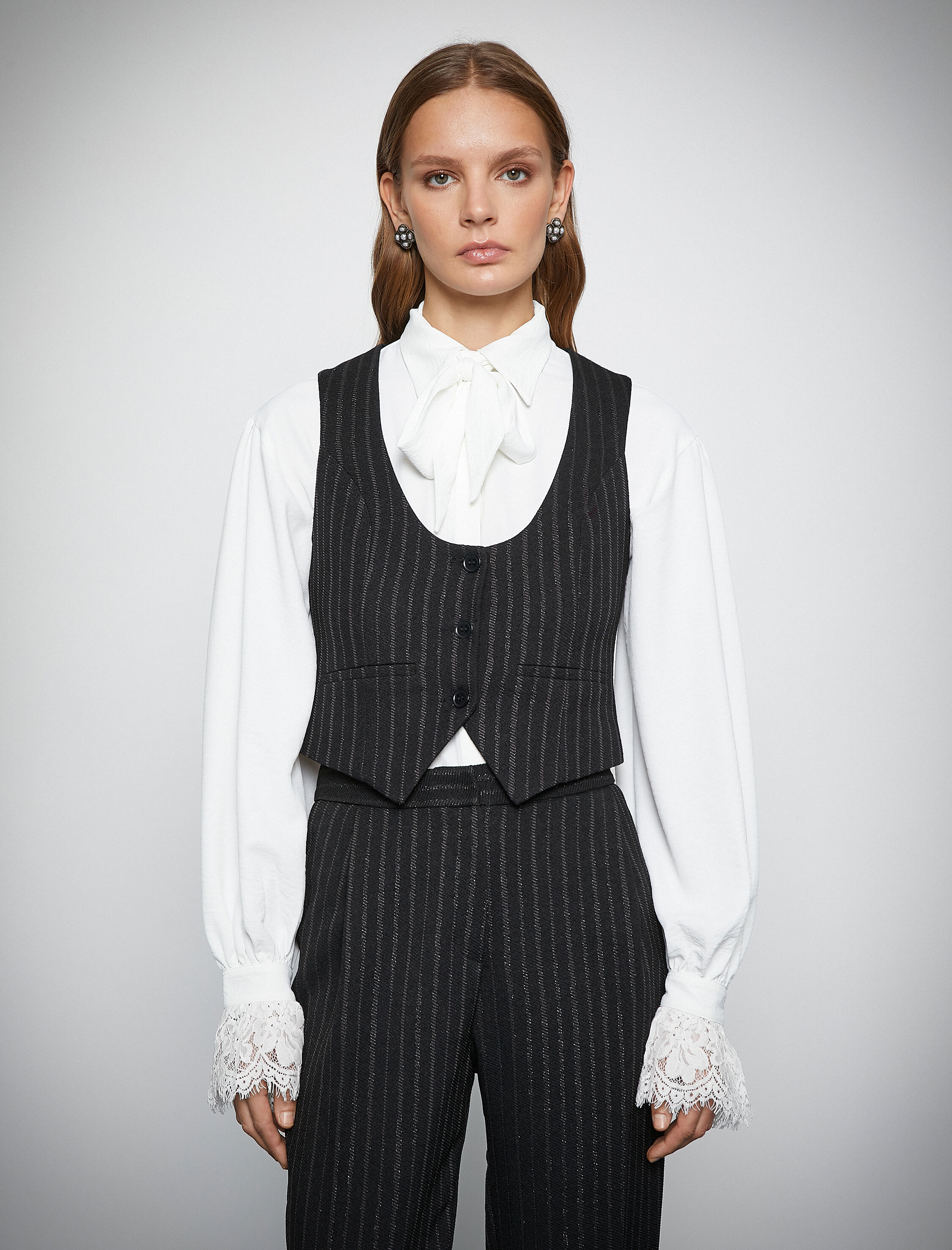   Melis Ağazat X Koton - U Yaka Düğmeli Crop Blazer Yelek