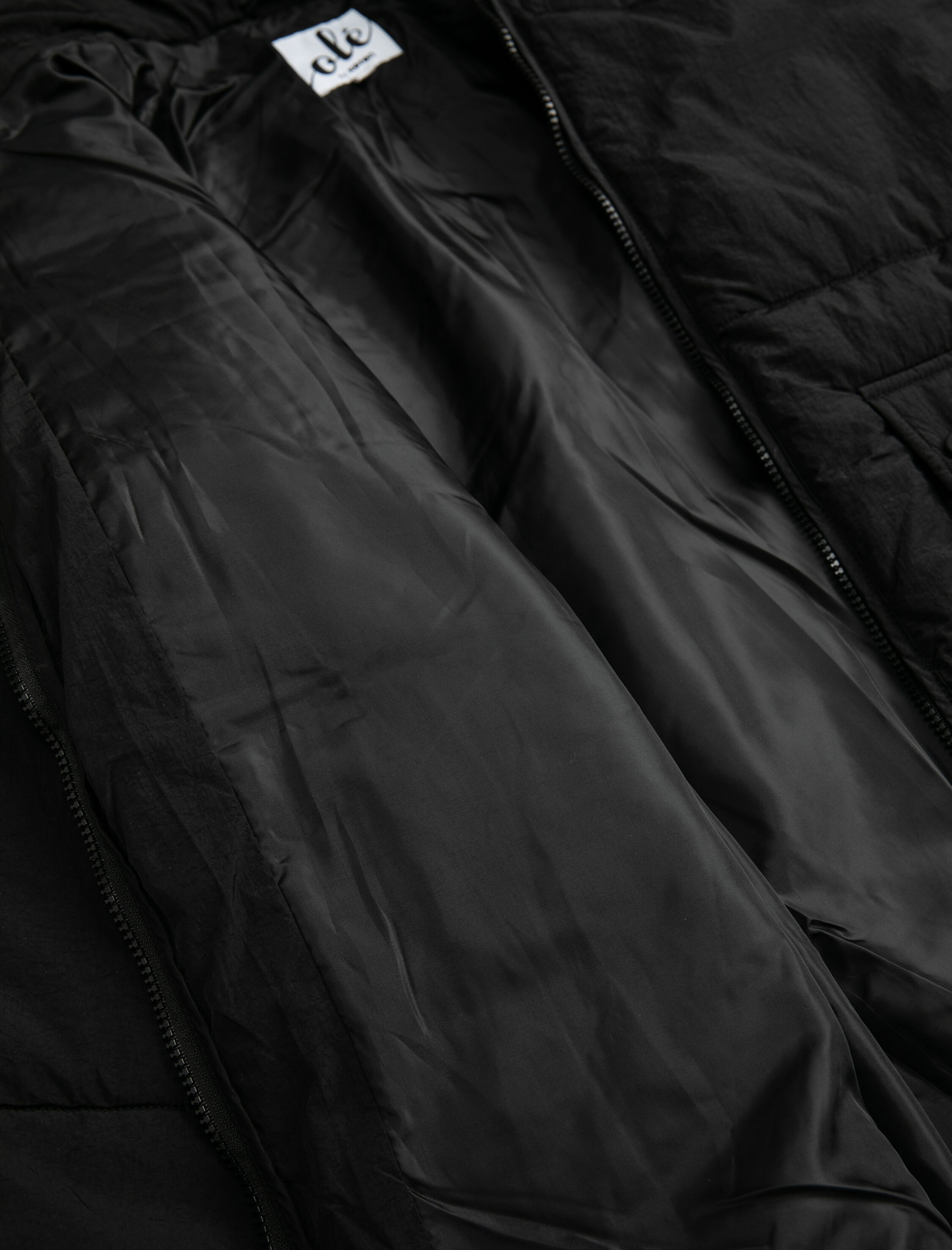   Şişme Mont Kapüşonlu Cep Detaylı