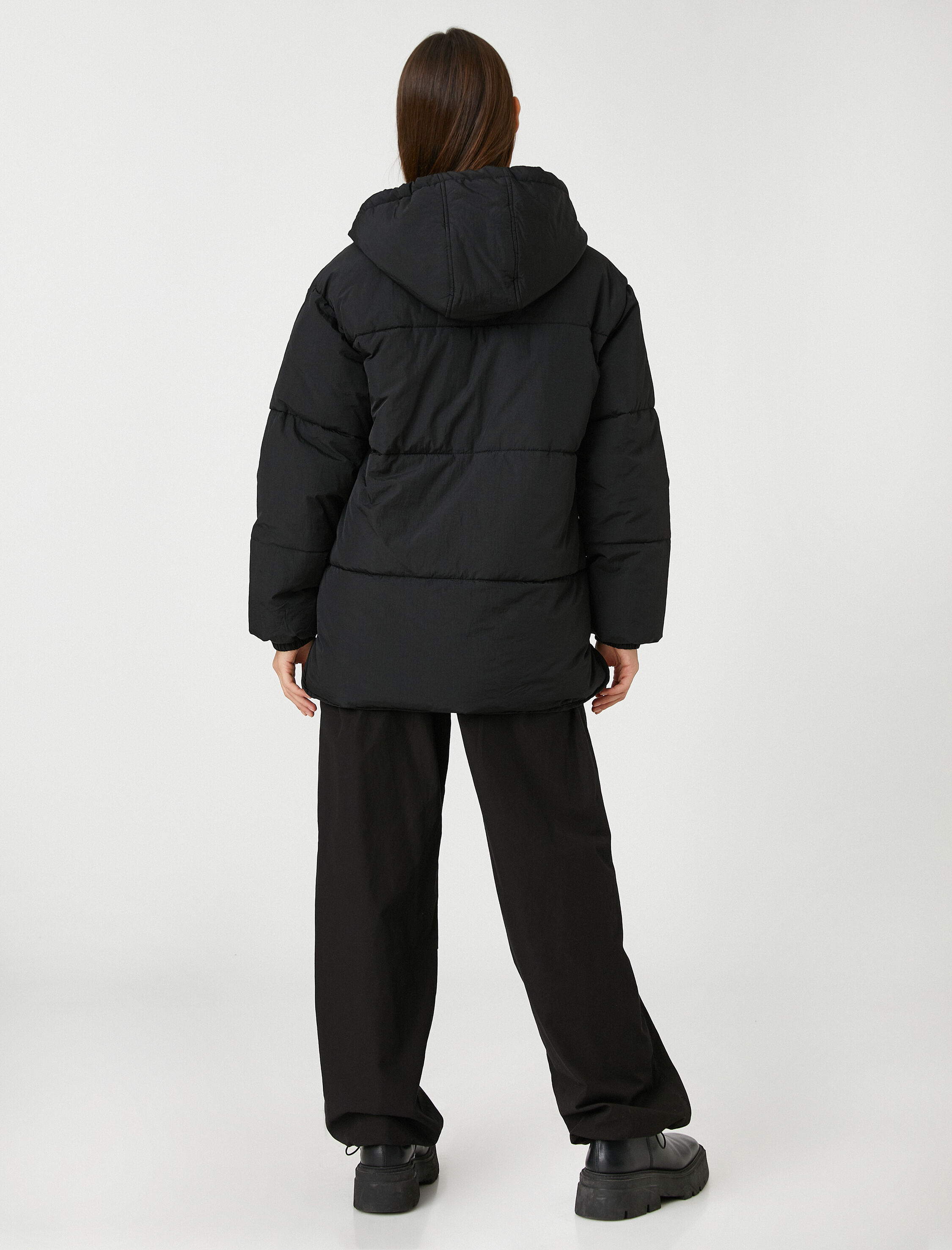   Şişme Mont Kapüşonlu Cep Detaylı