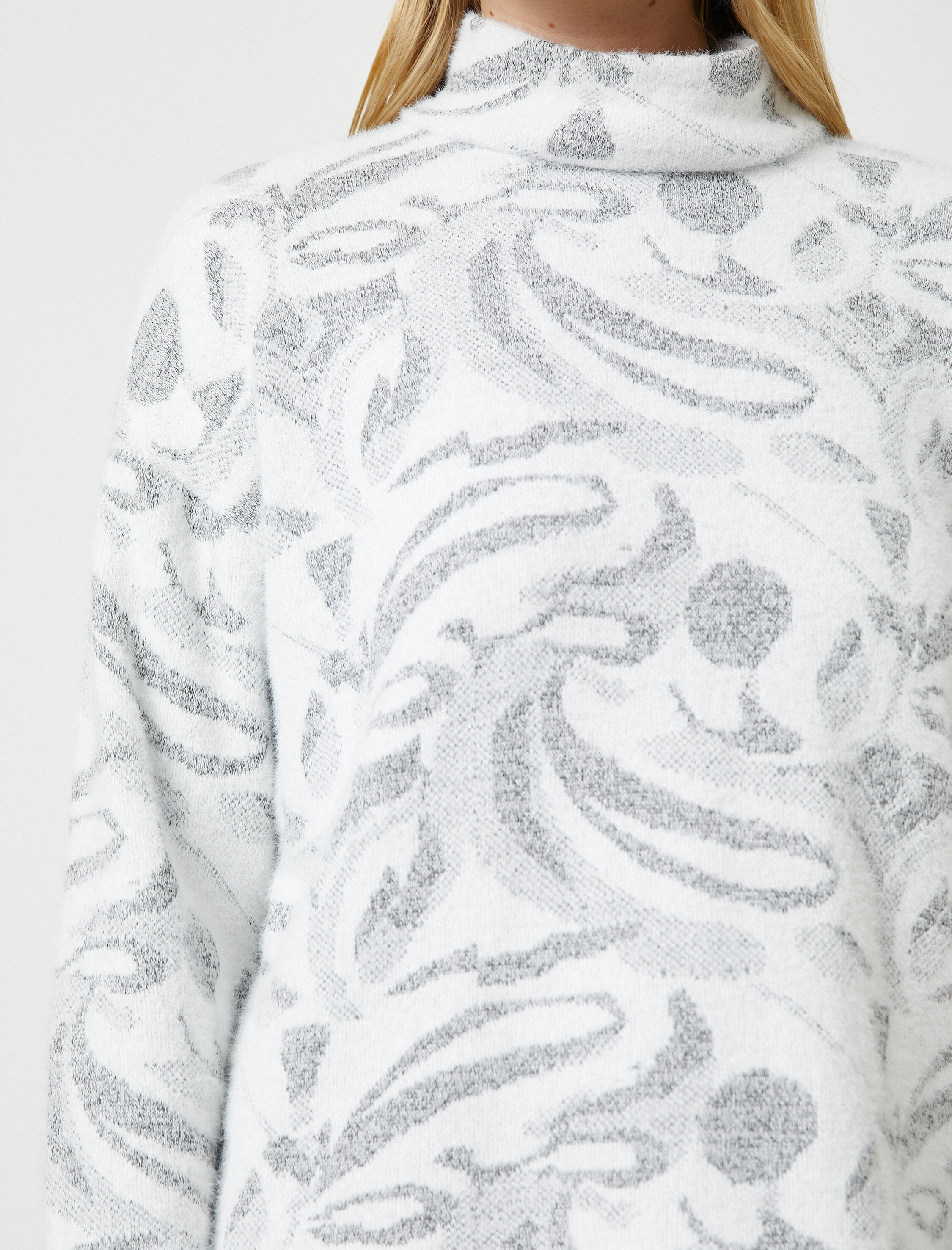   Koton X Şahika Ercümen - Yumuşak Dokulu Dik Yaka Kazak