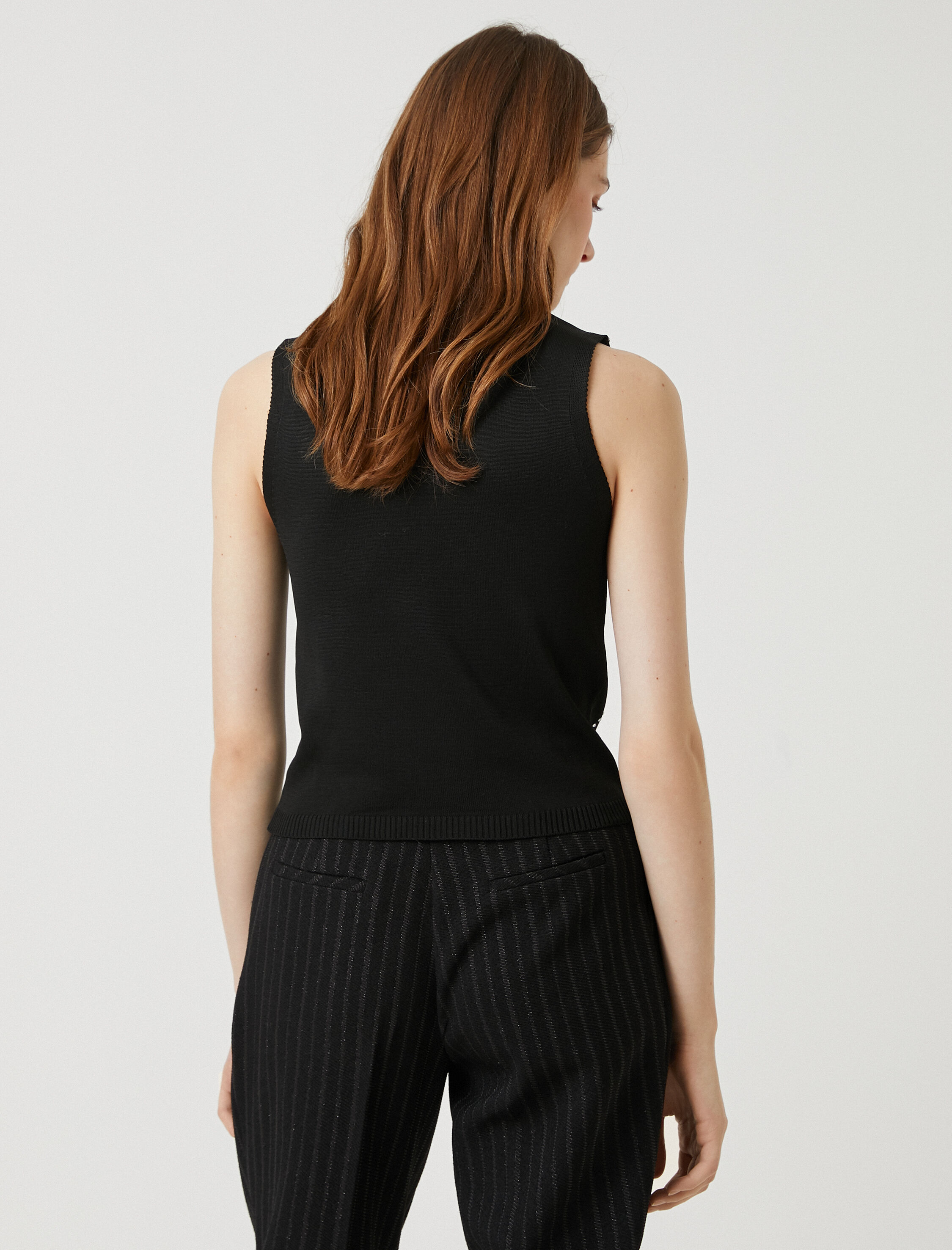   Melis Ağazat X Koton - Balıkçı Yaka Taşlı Kolsuz Triko Atlet