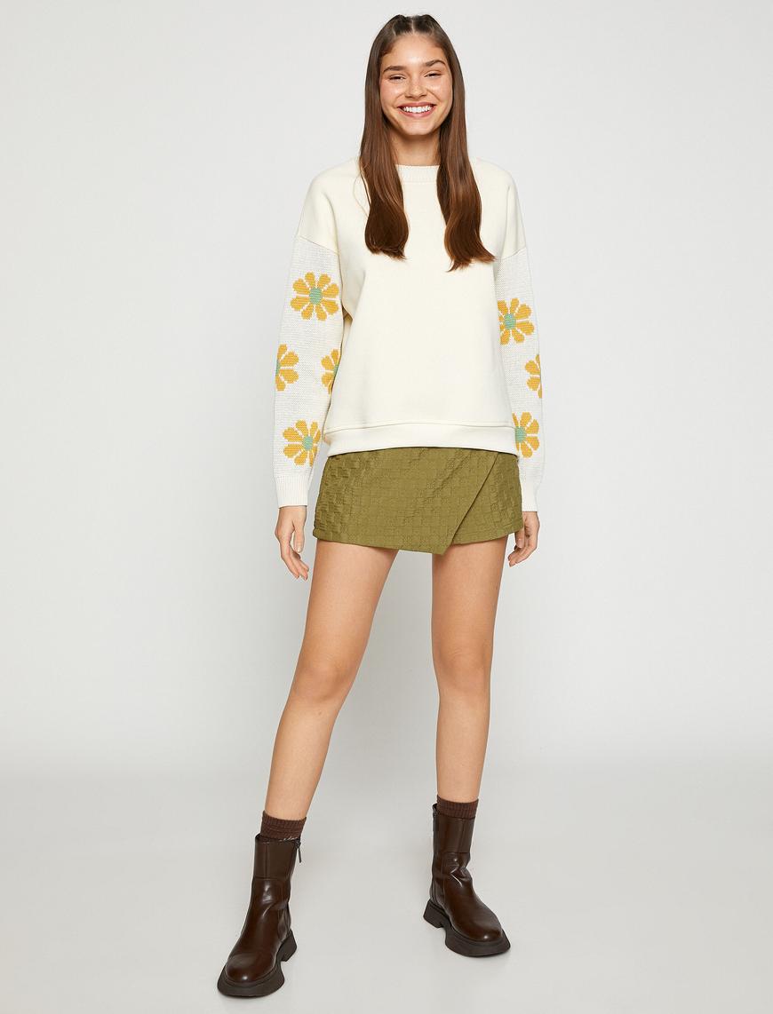   Bisiklet Yaka Sweatshirt Kolları Çiçek Örgü Detaylı İçi Polarlı