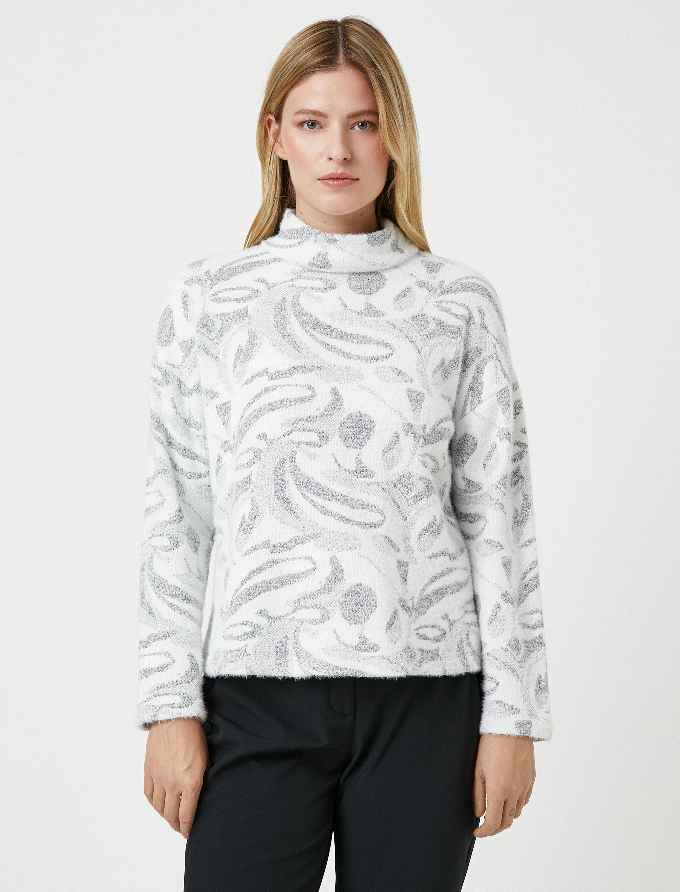   Koton X Şahika Ercümen - Yumuşak Dokulu Dik Yaka Kazak