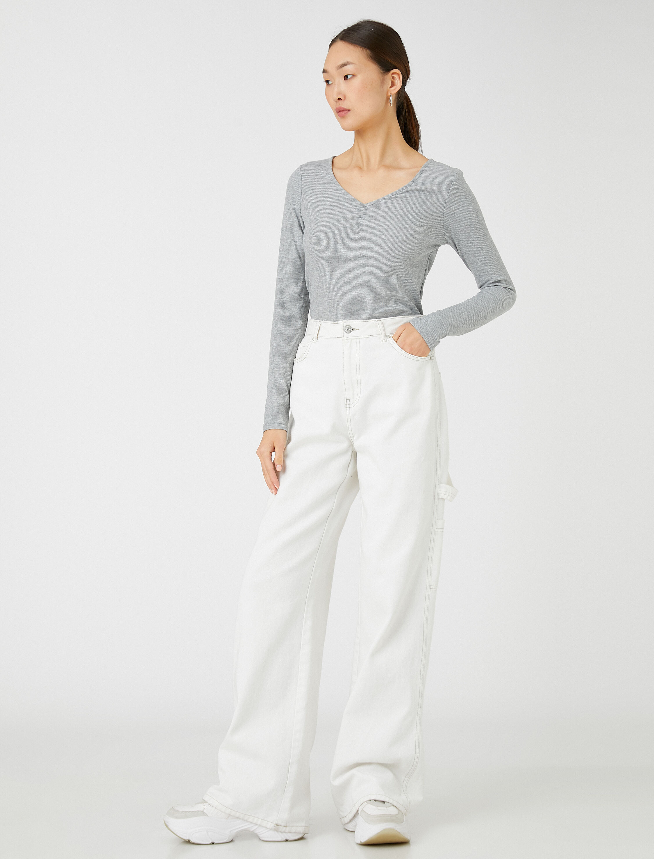 Uzun Kollu Tişört Büzgü Detaylı V Yaka