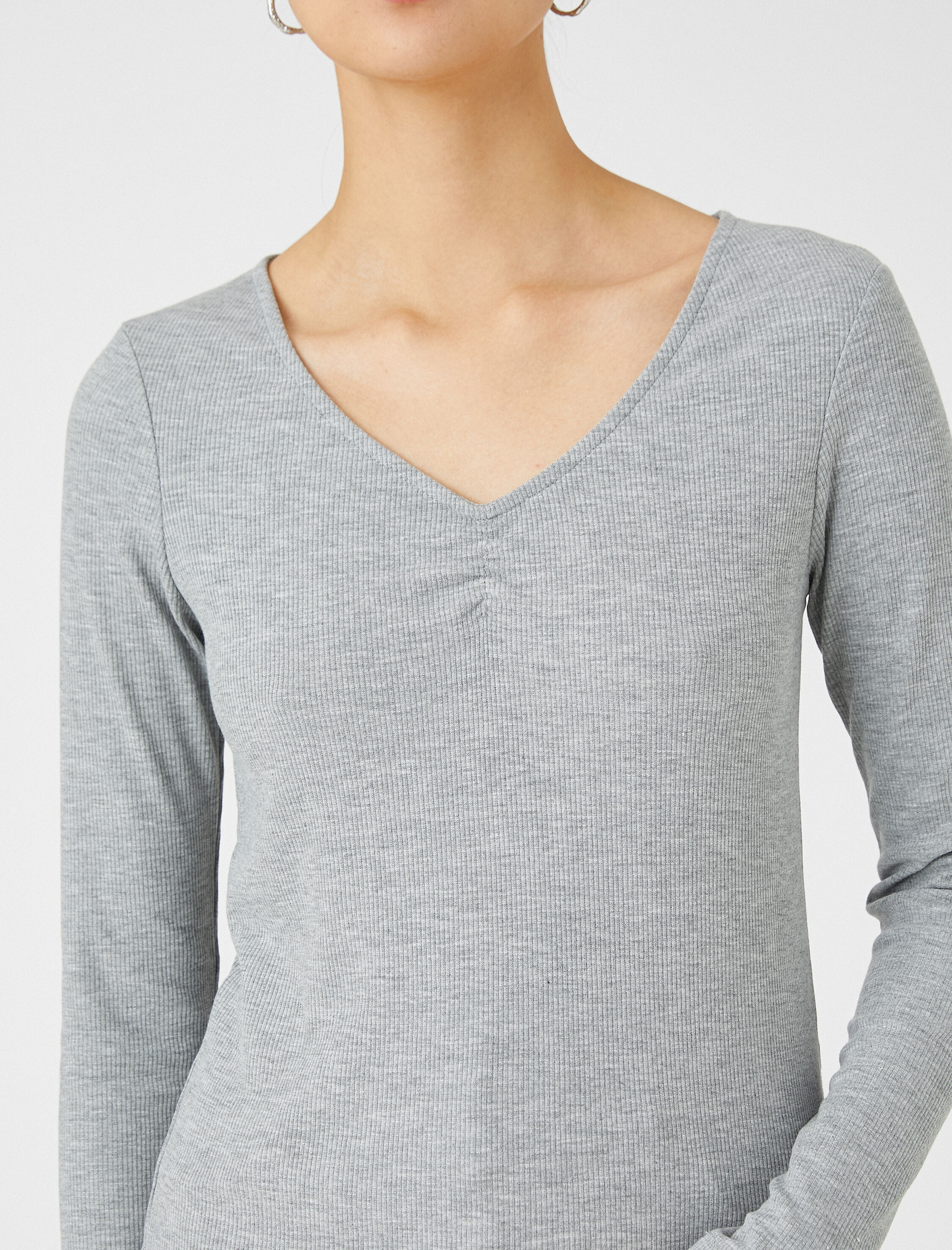 Uzun Kollu Tişört Büzgü Detaylı V Yaka