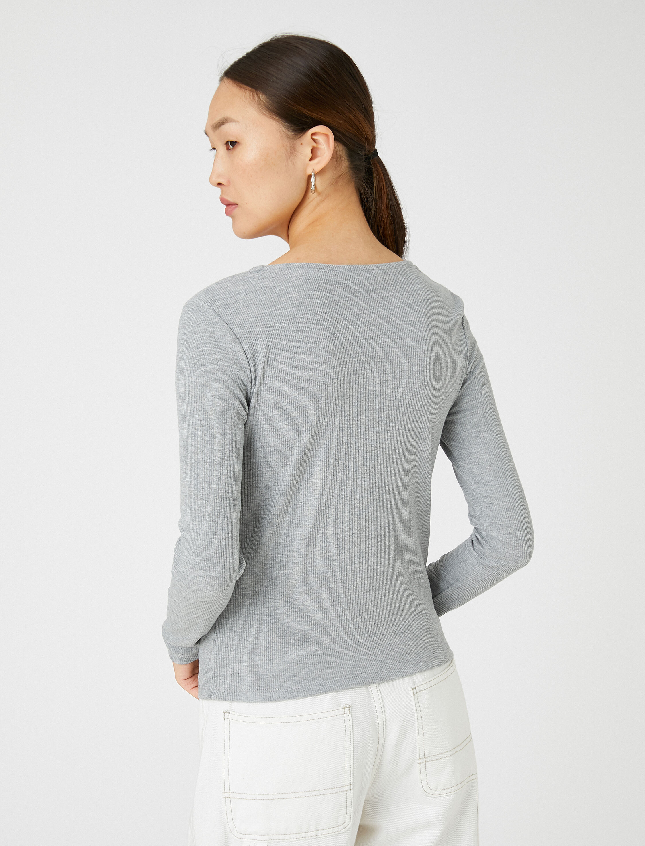 Uzun Kollu Tişört Büzgü Detaylı V Yaka