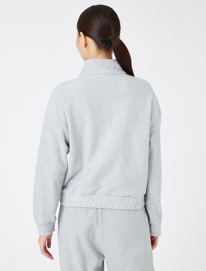   Dik Yaka Sweatshirt Yarım Fermuarlı