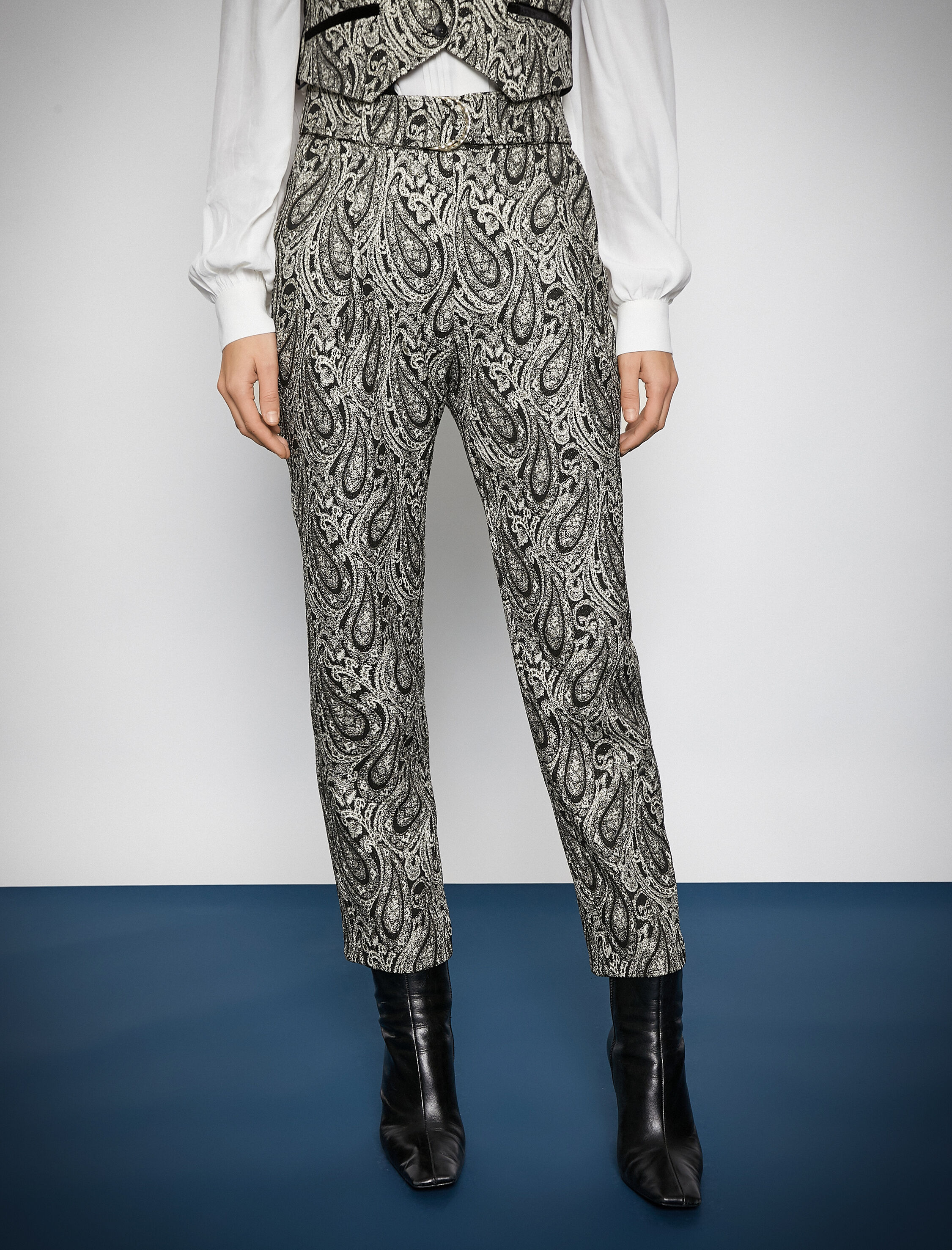   Melis Ağazat X Koton - Kemerli Desenli Havuç Pantolon